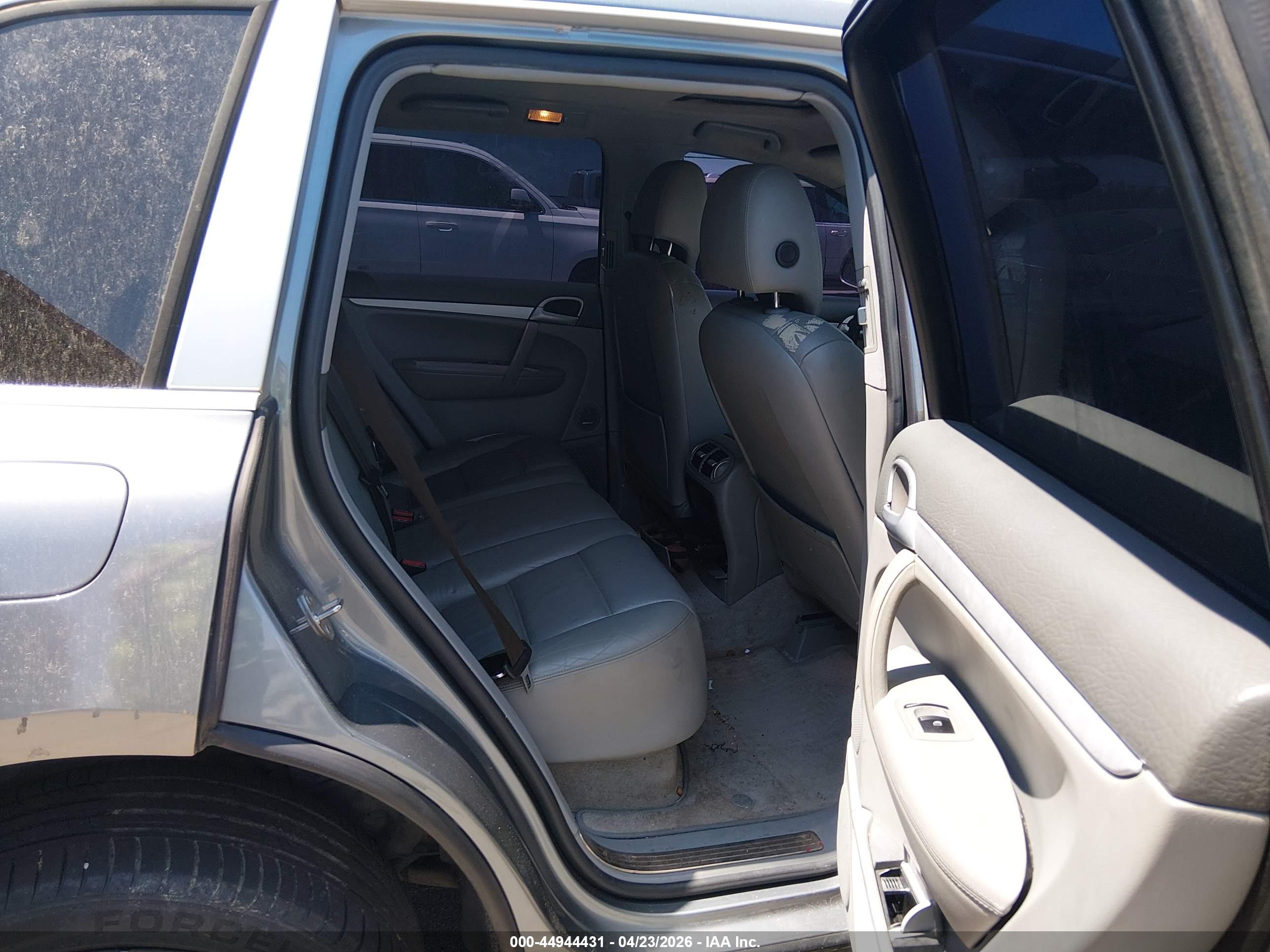 PORSCHE CAYENNE image 8