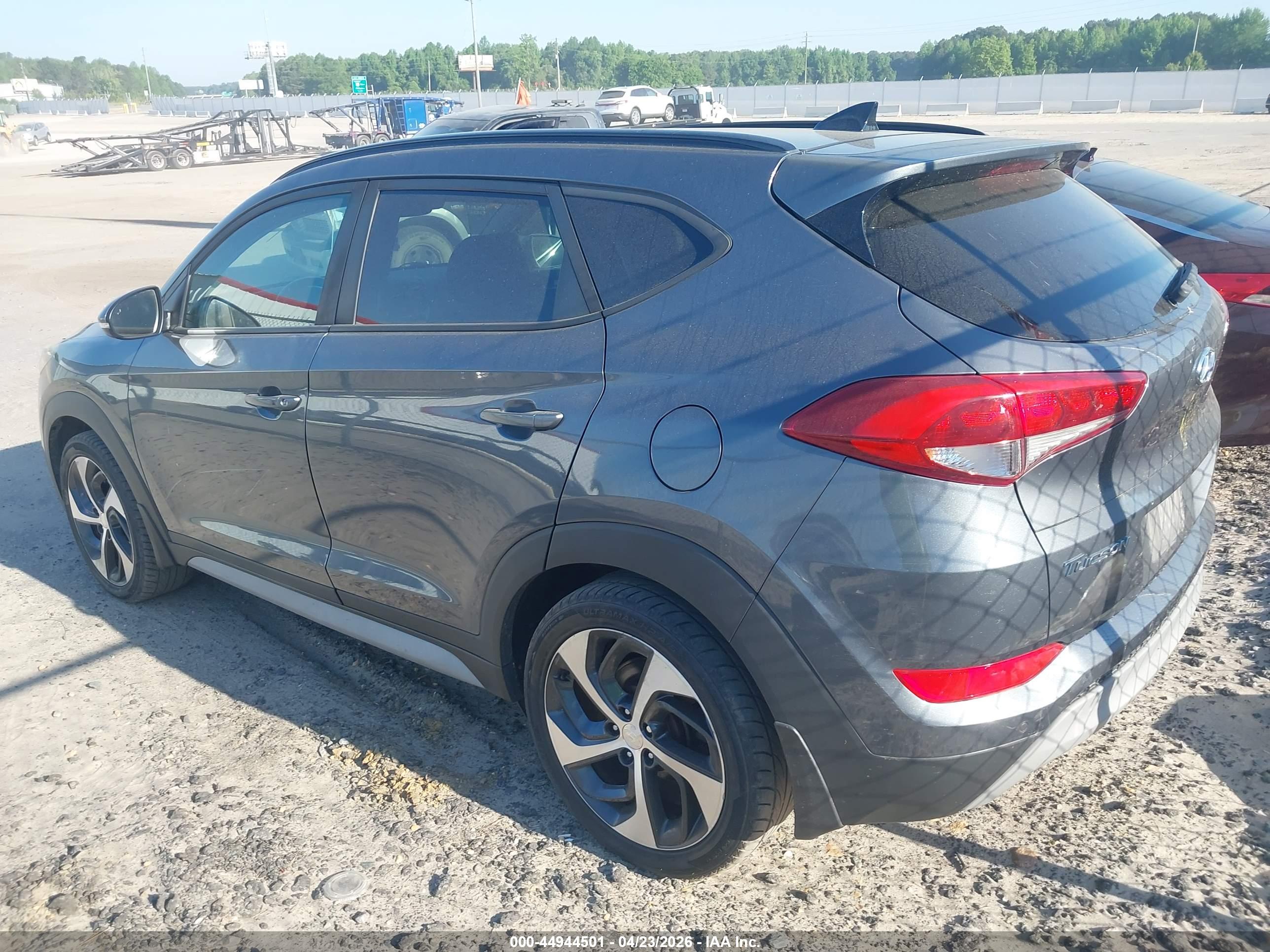 HYUNDAI TUCSON image 3