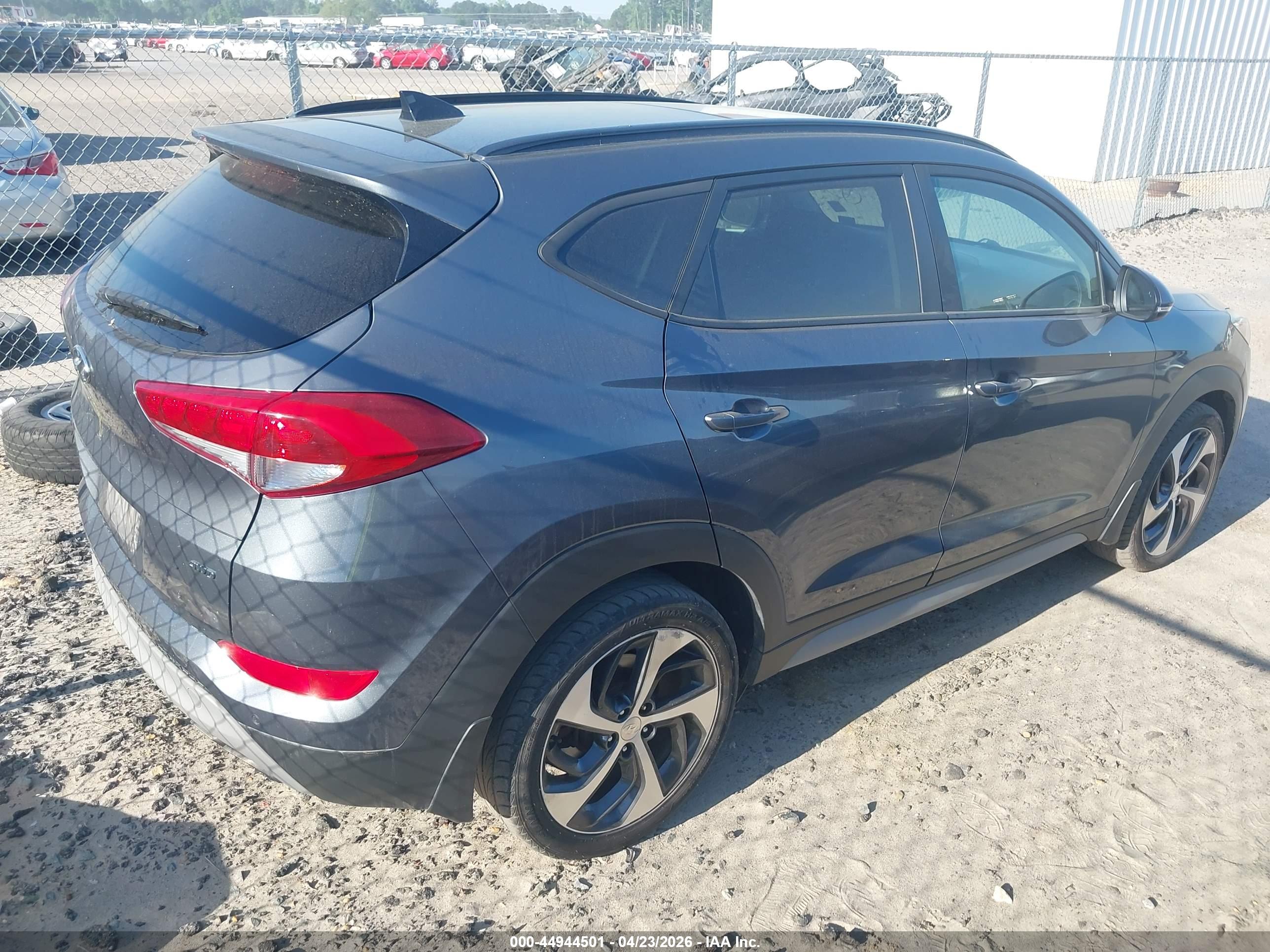 HYUNDAI TUCSON image 4