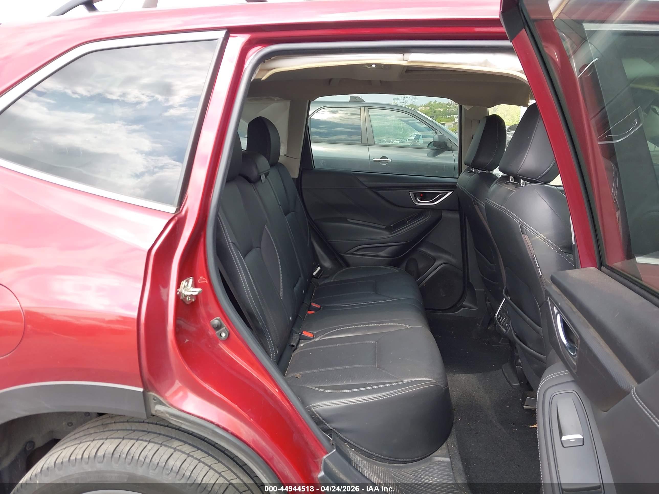 SUBARU FORESTER image 8