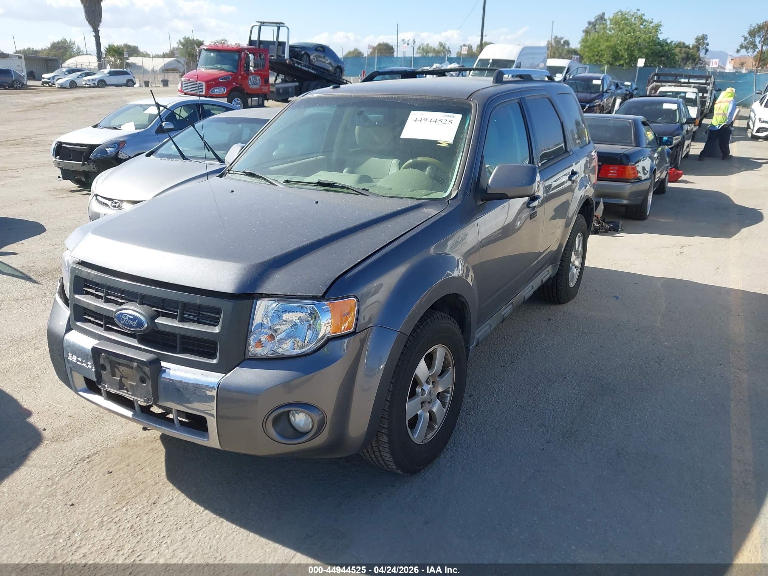 FORD ESCAPE image 2