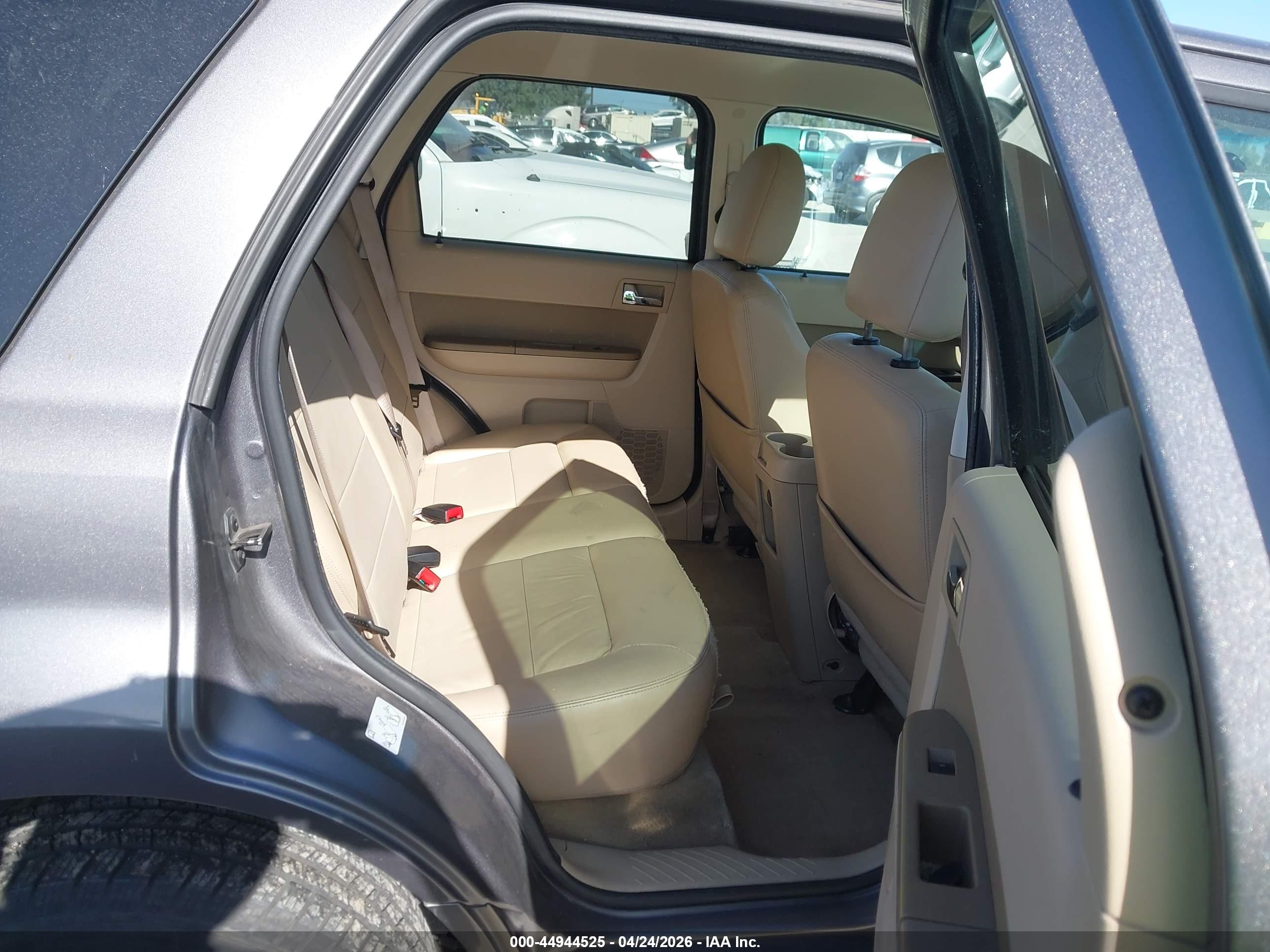 FORD ESCAPE image 8