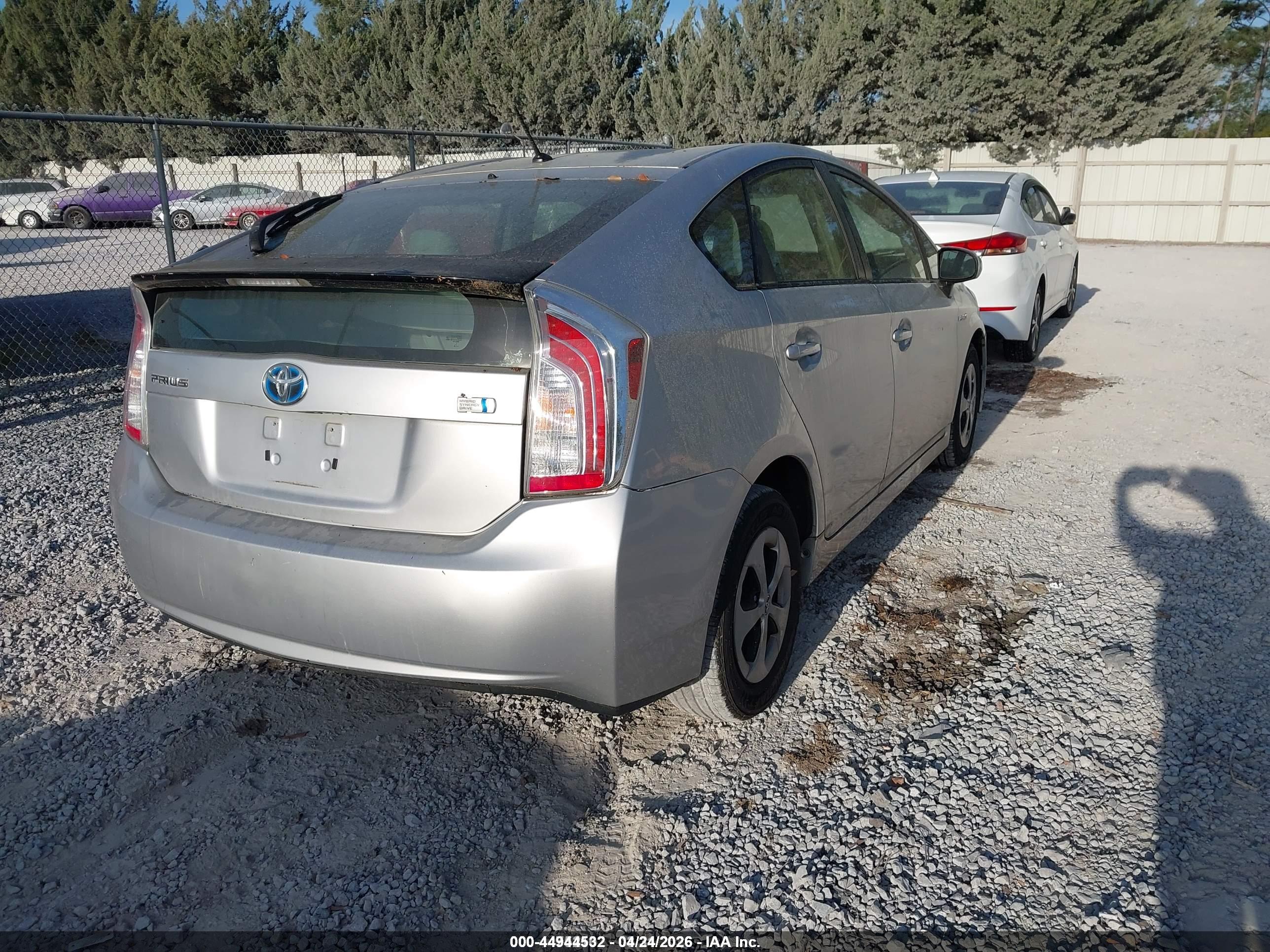 TOYOTA PRIUS image 4