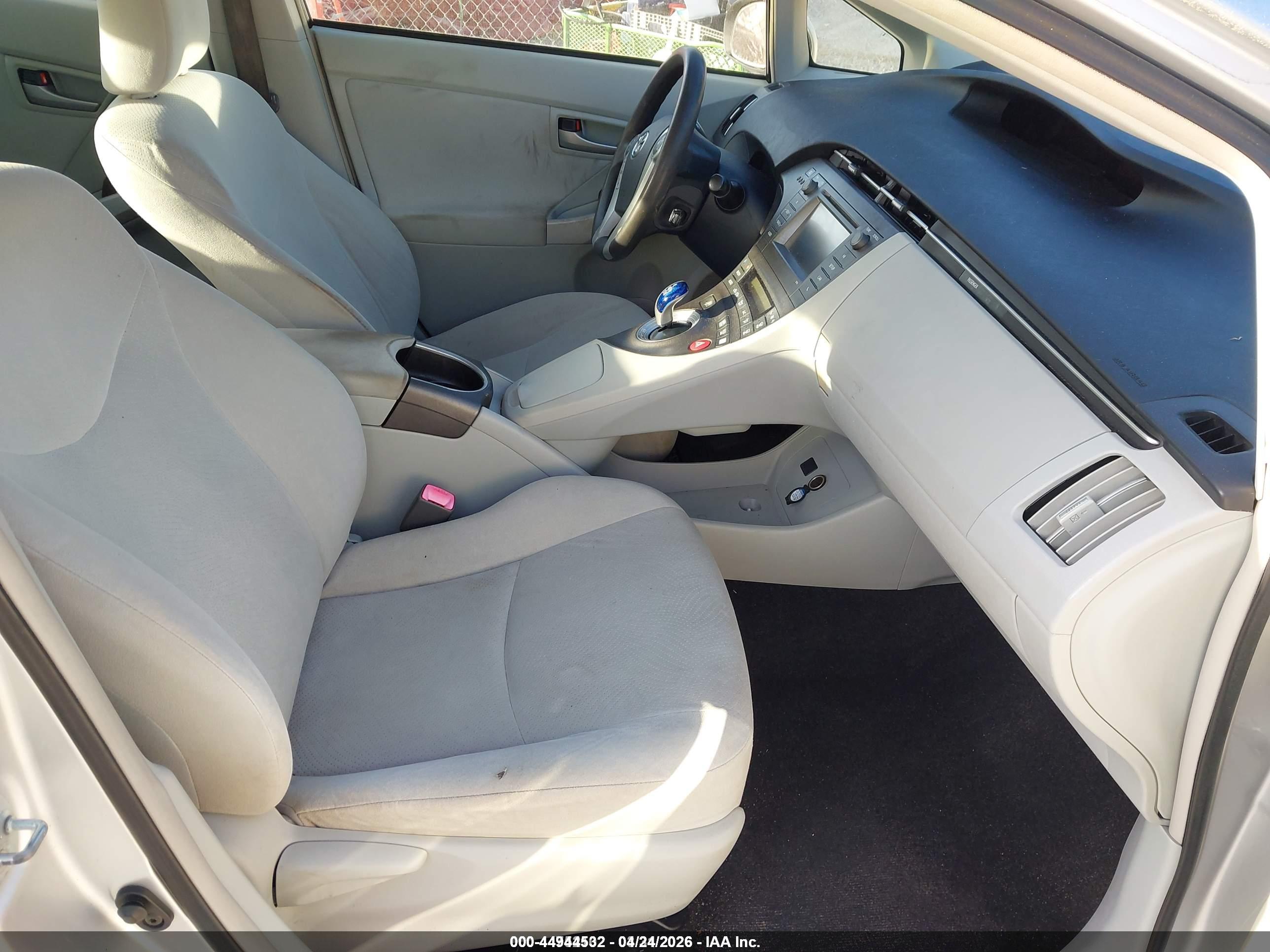 TOYOTA PRIUS image 5