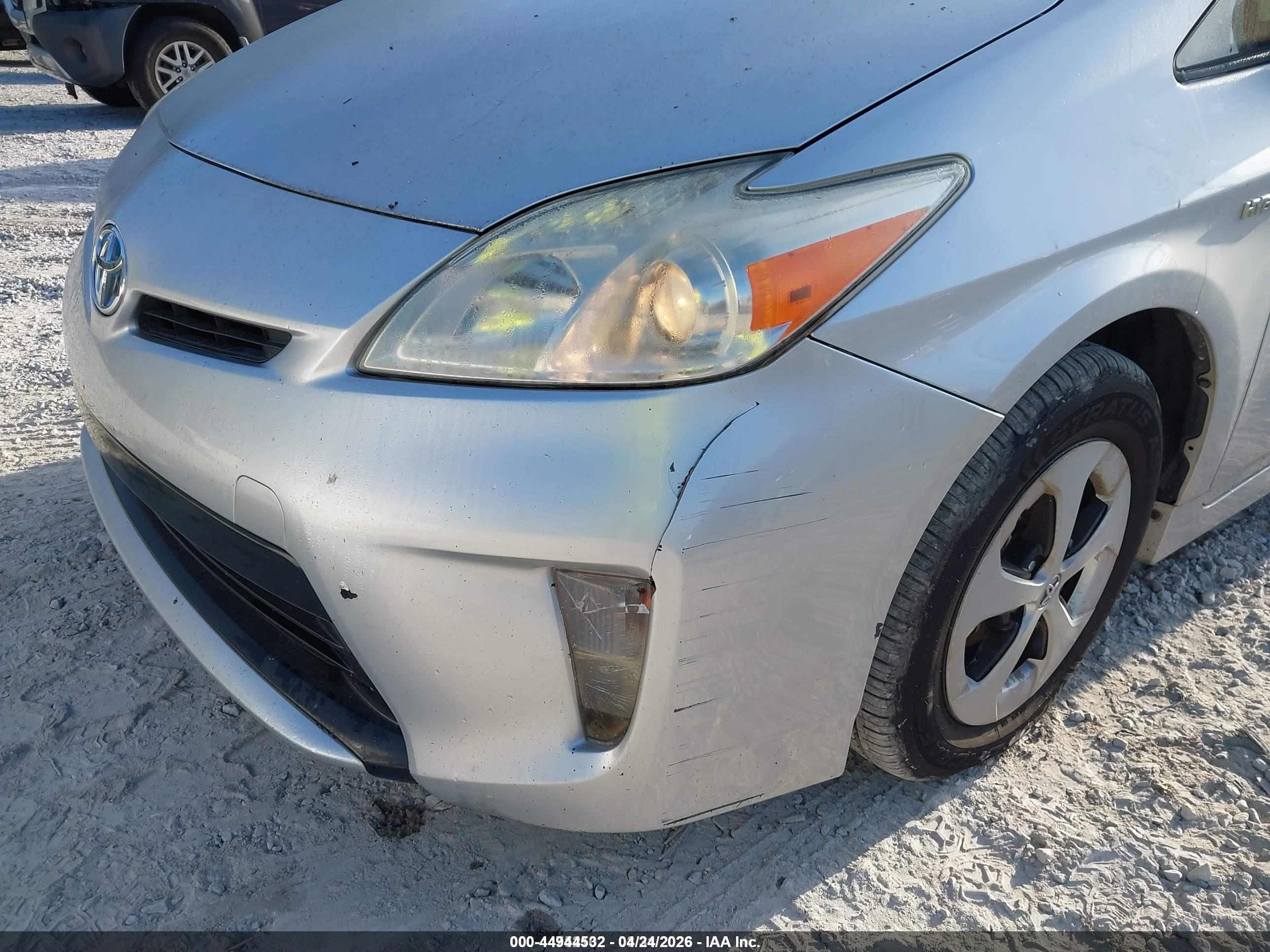 TOYOTA PRIUS image 6