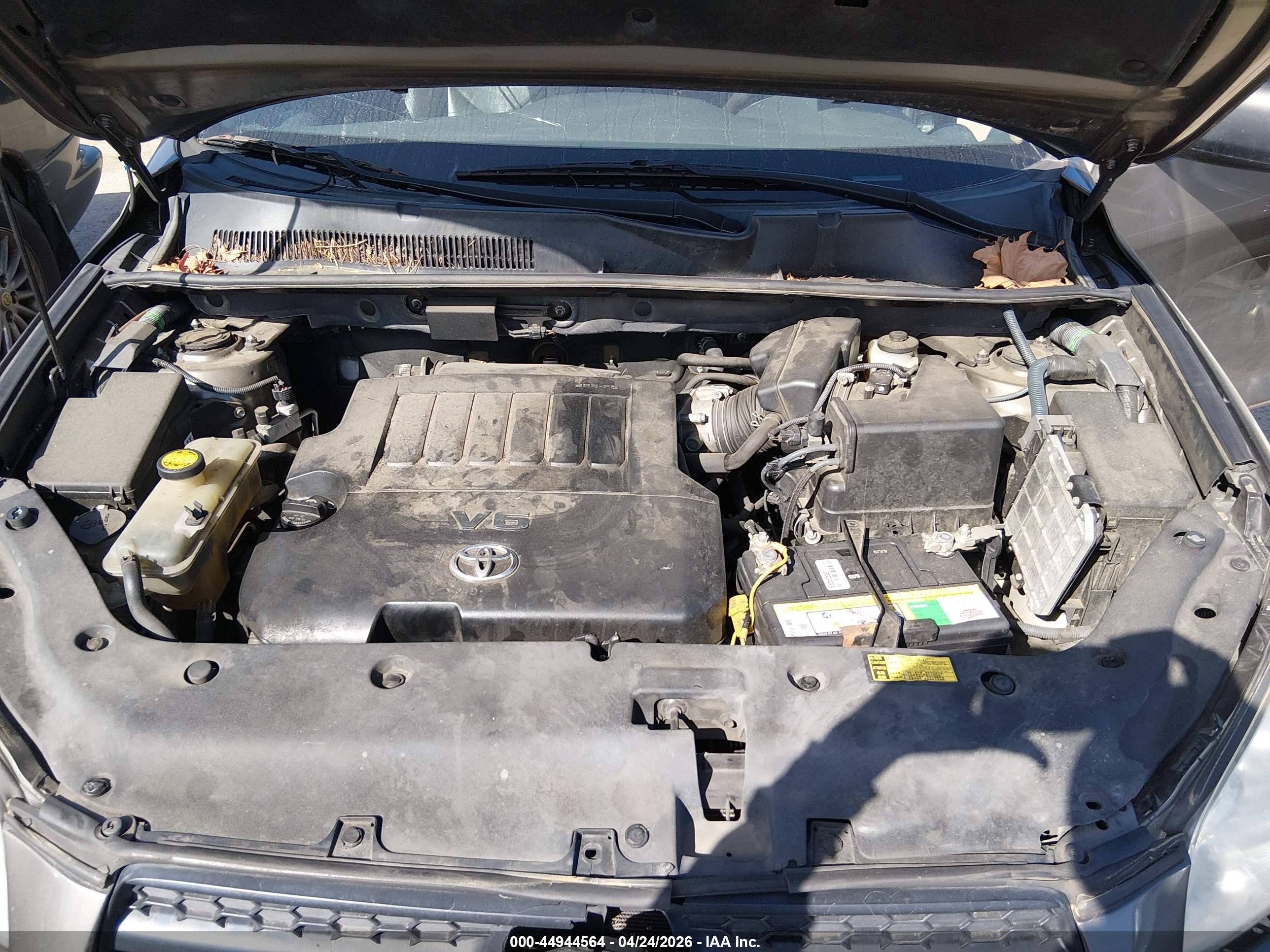 TOYOTA RAV4 image 10