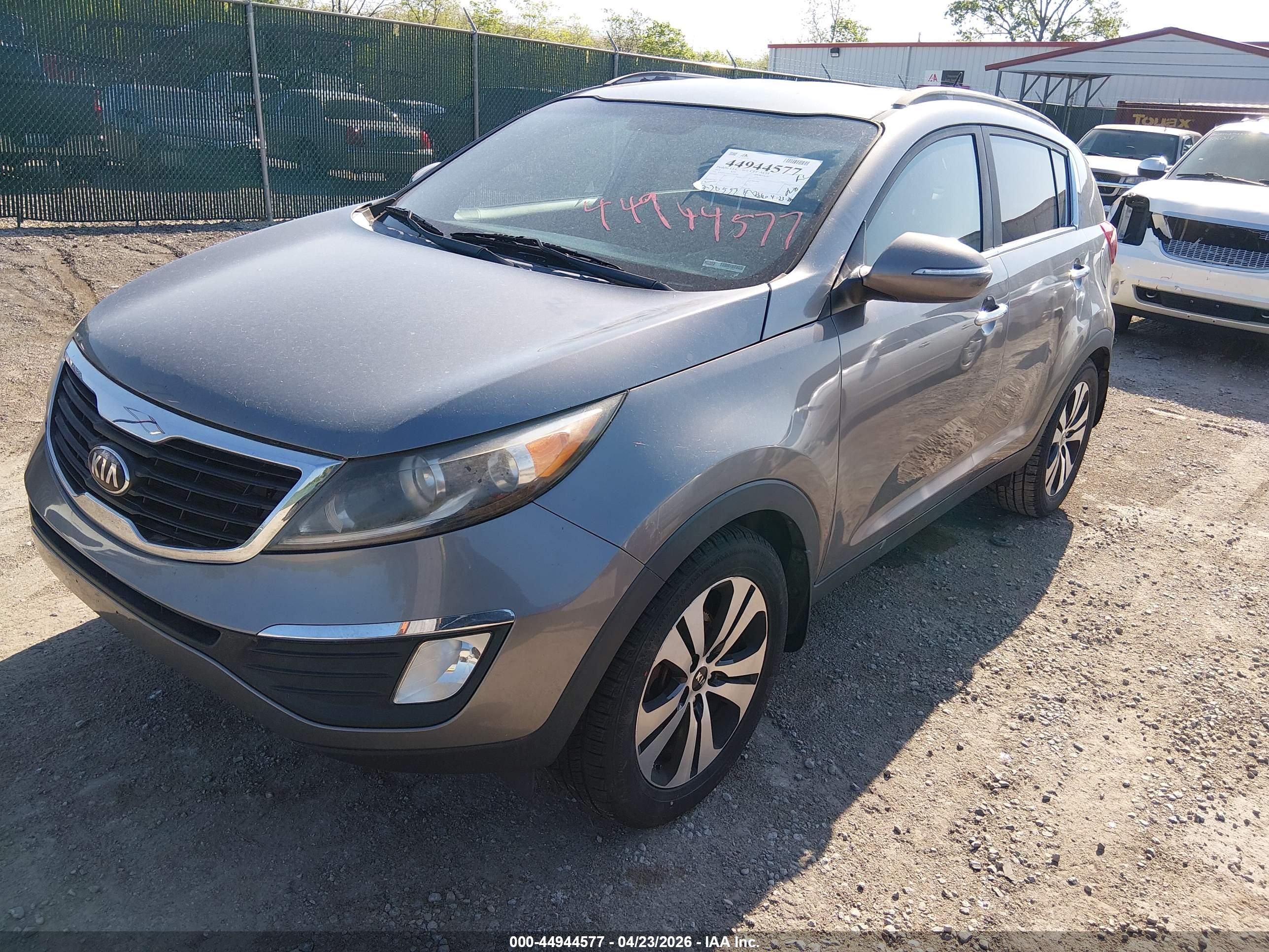KIA SPORTAGE image 2