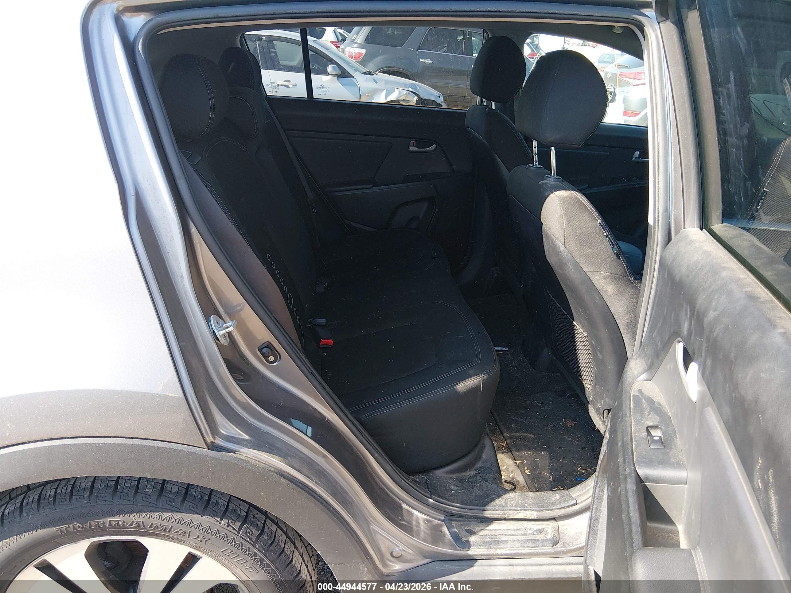 KIA SPORTAGE image 8