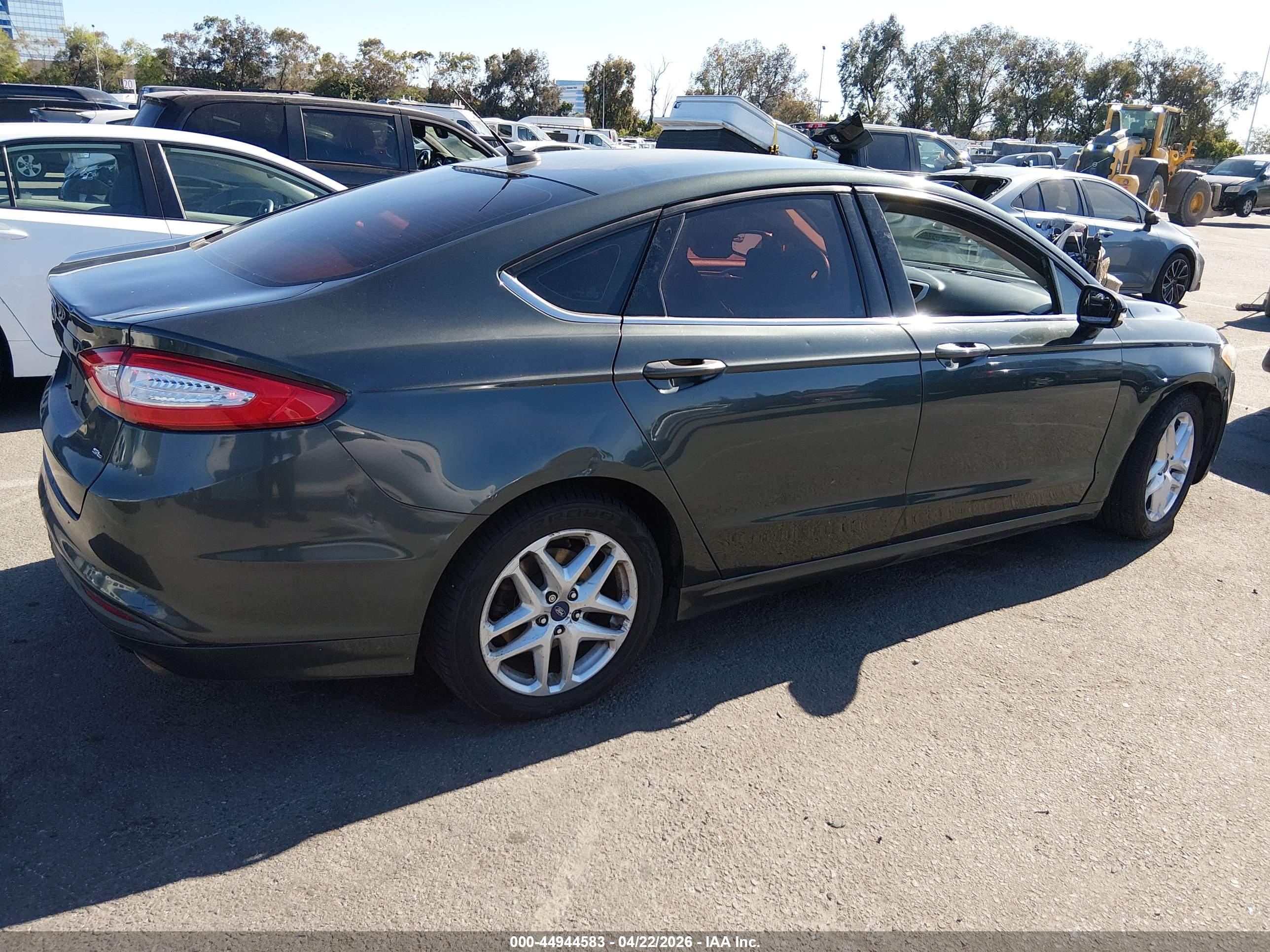 FORD FUSION image 4