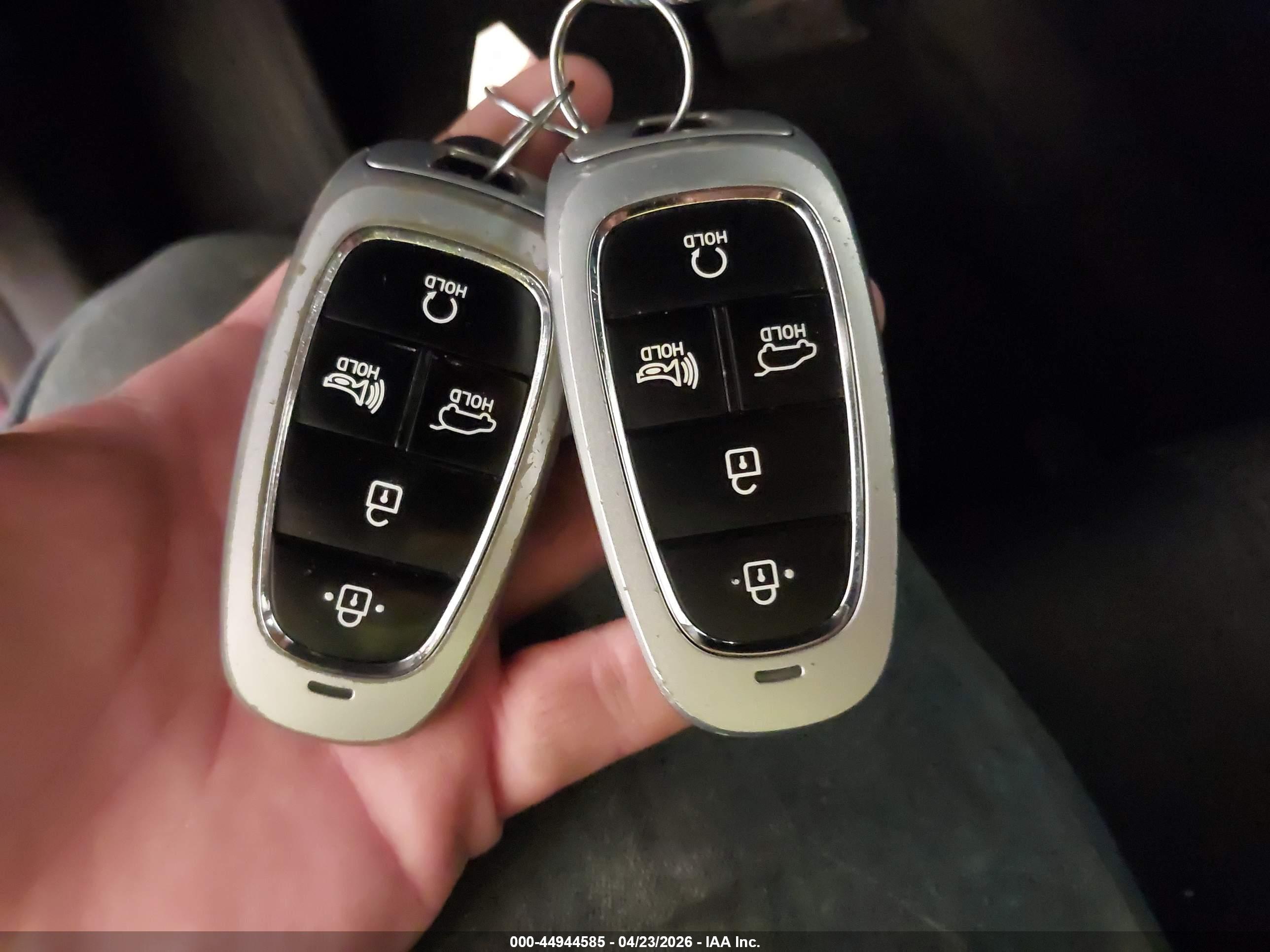 HYUNDAI SANTA image 11