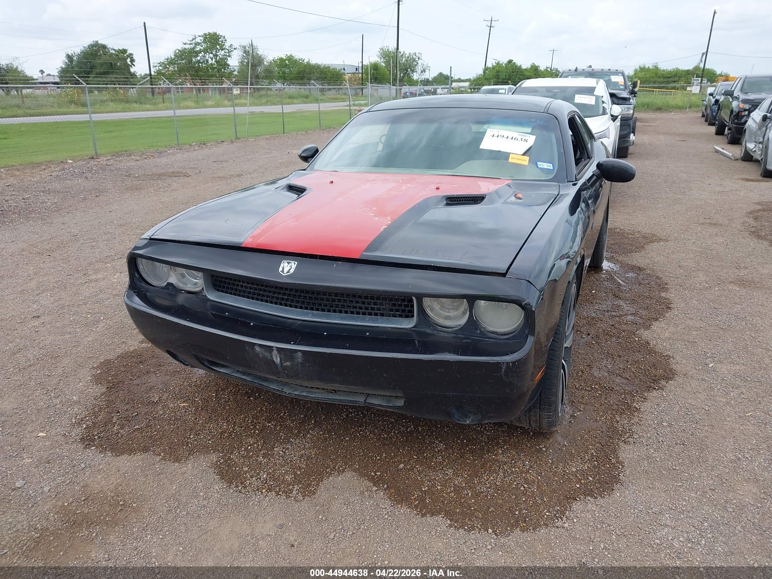 DODGE CHALLENGER image 6