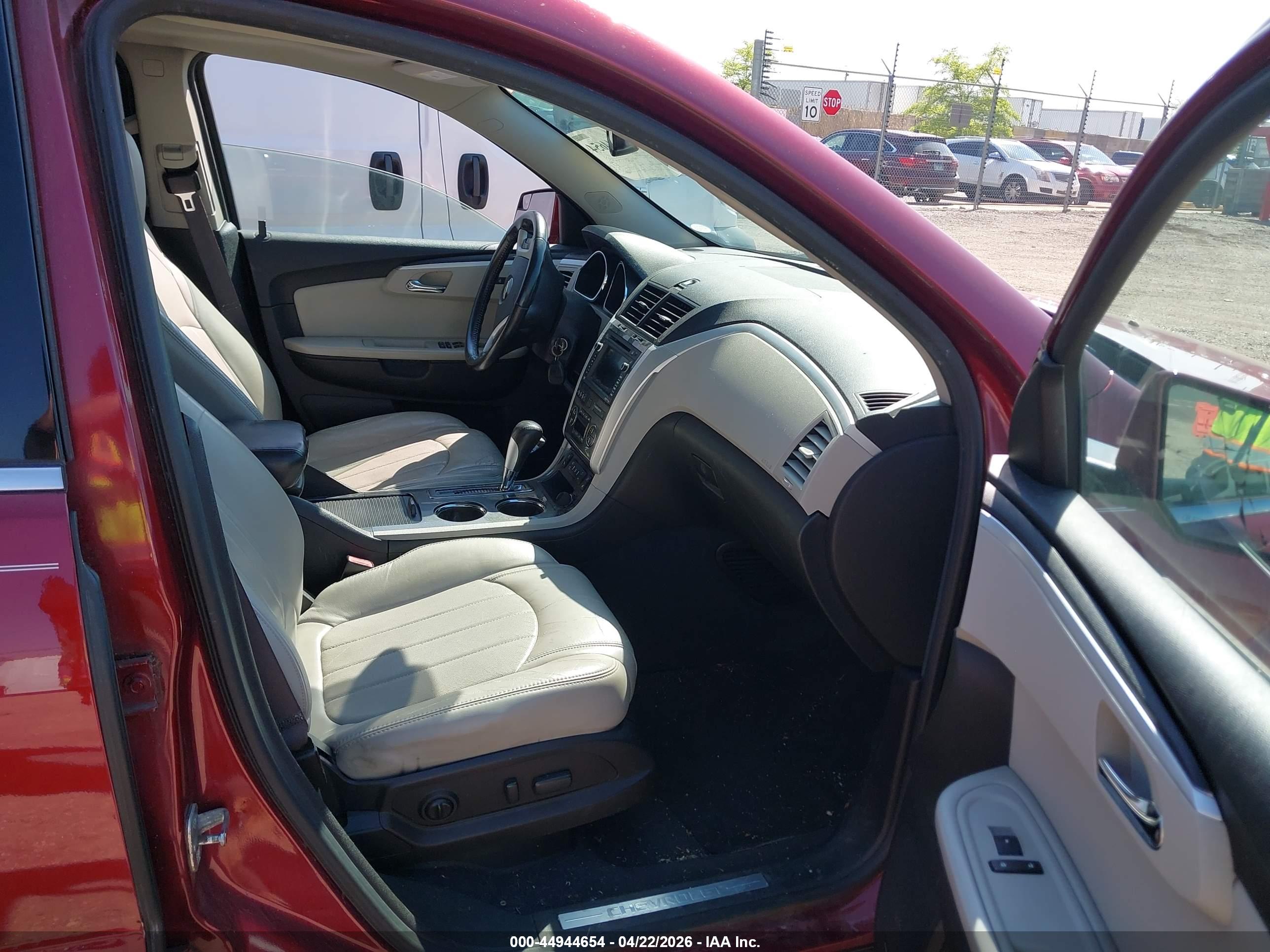 CHEVROLET TRAVERSE image 5