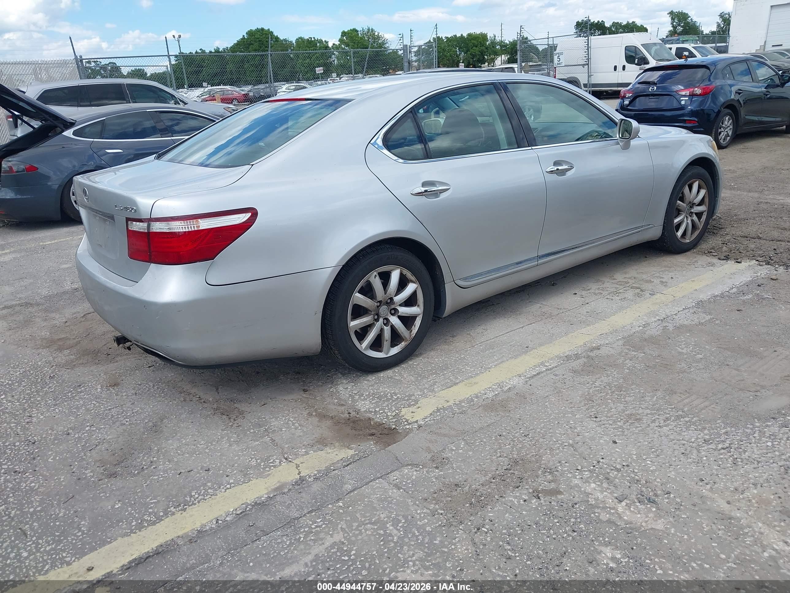 LEXUS LS image 4