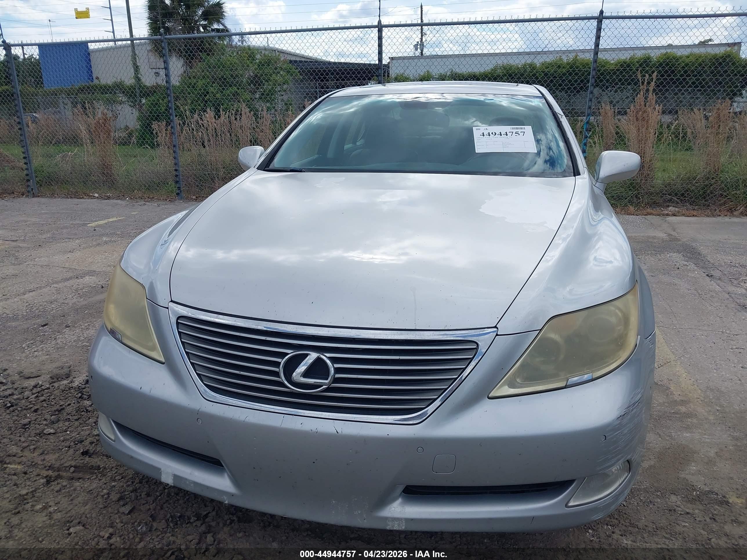 LEXUS LS image 6