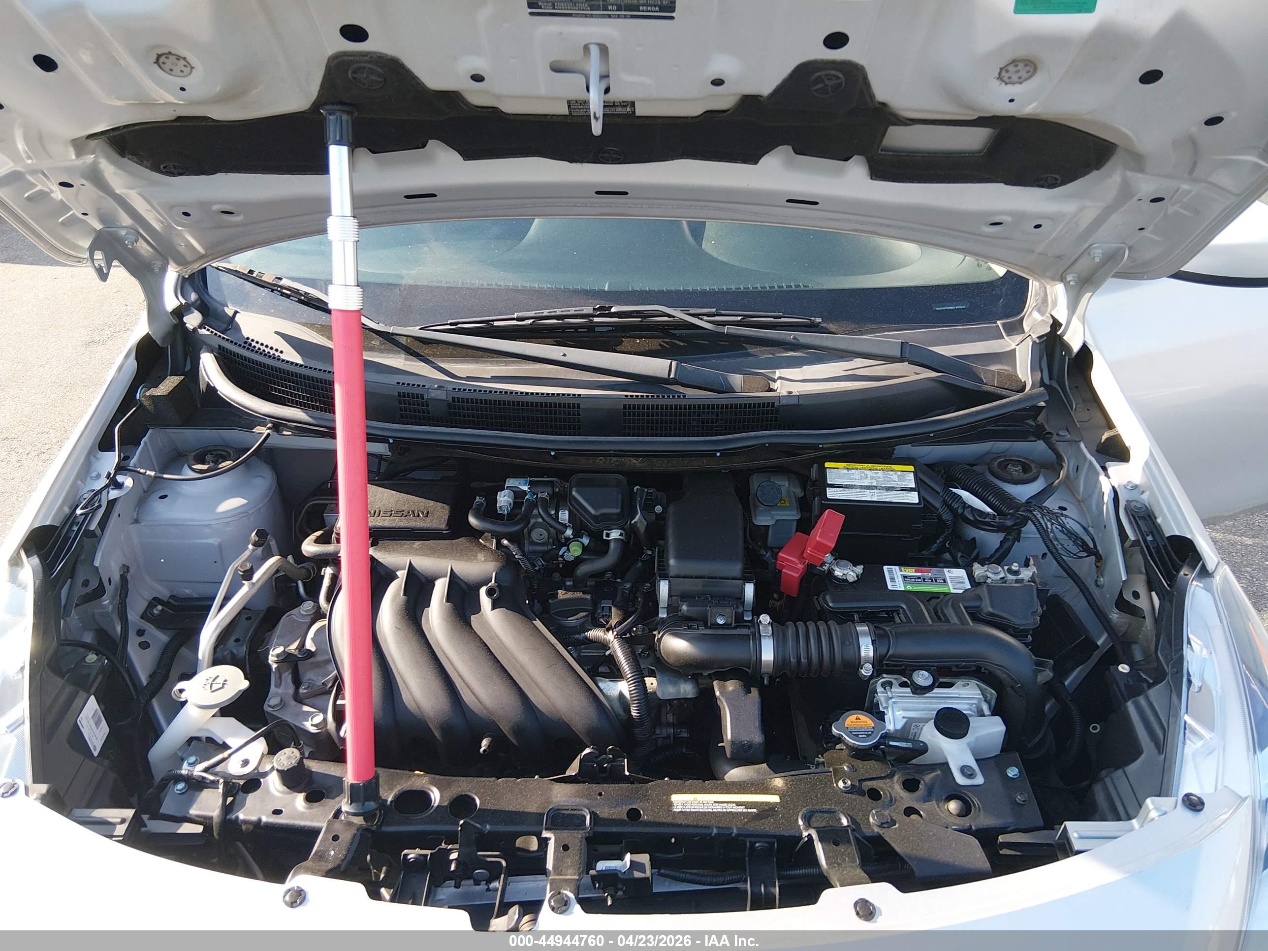 NISSAN VERSA image 10