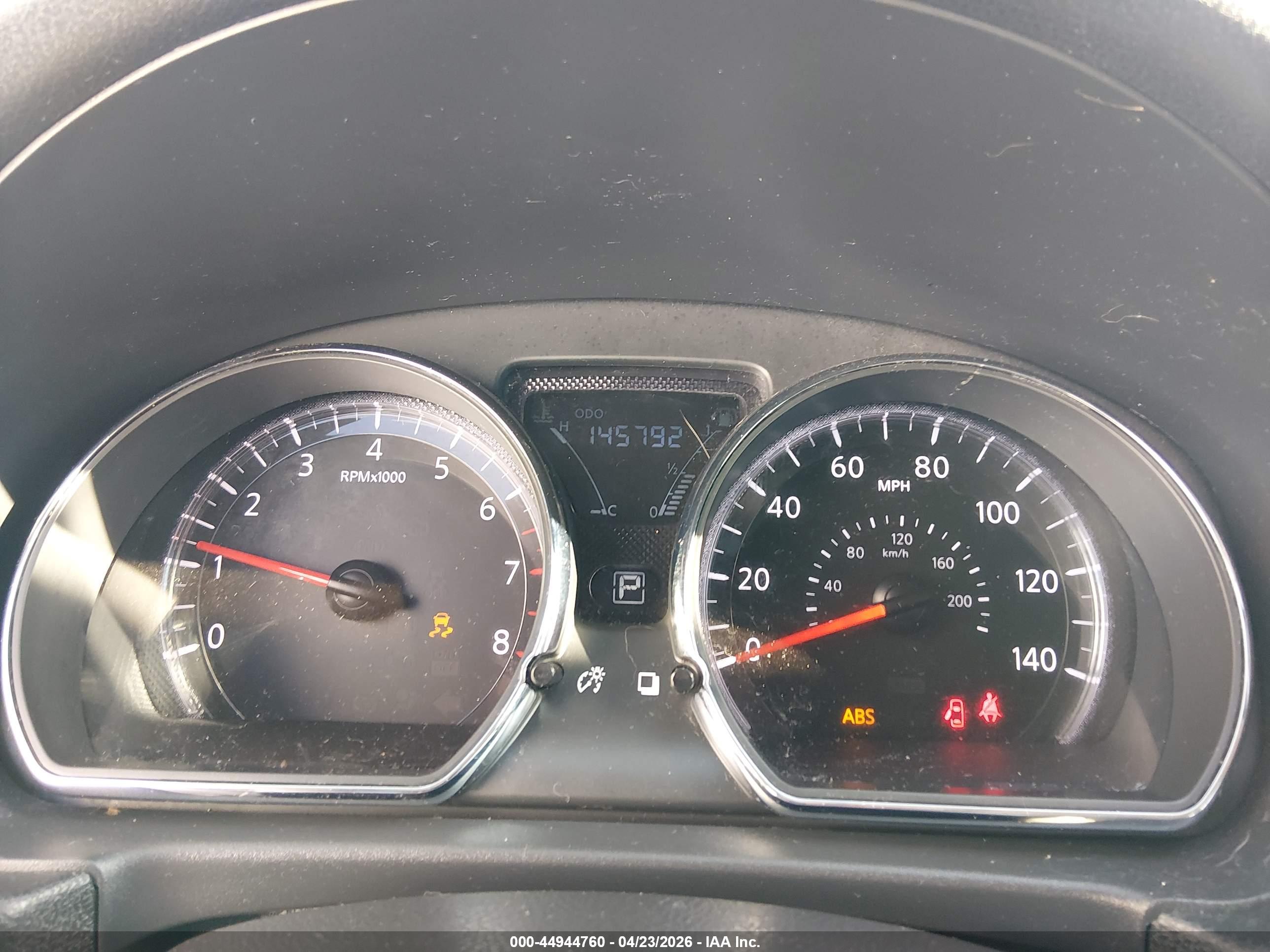 NISSAN VERSA image 7