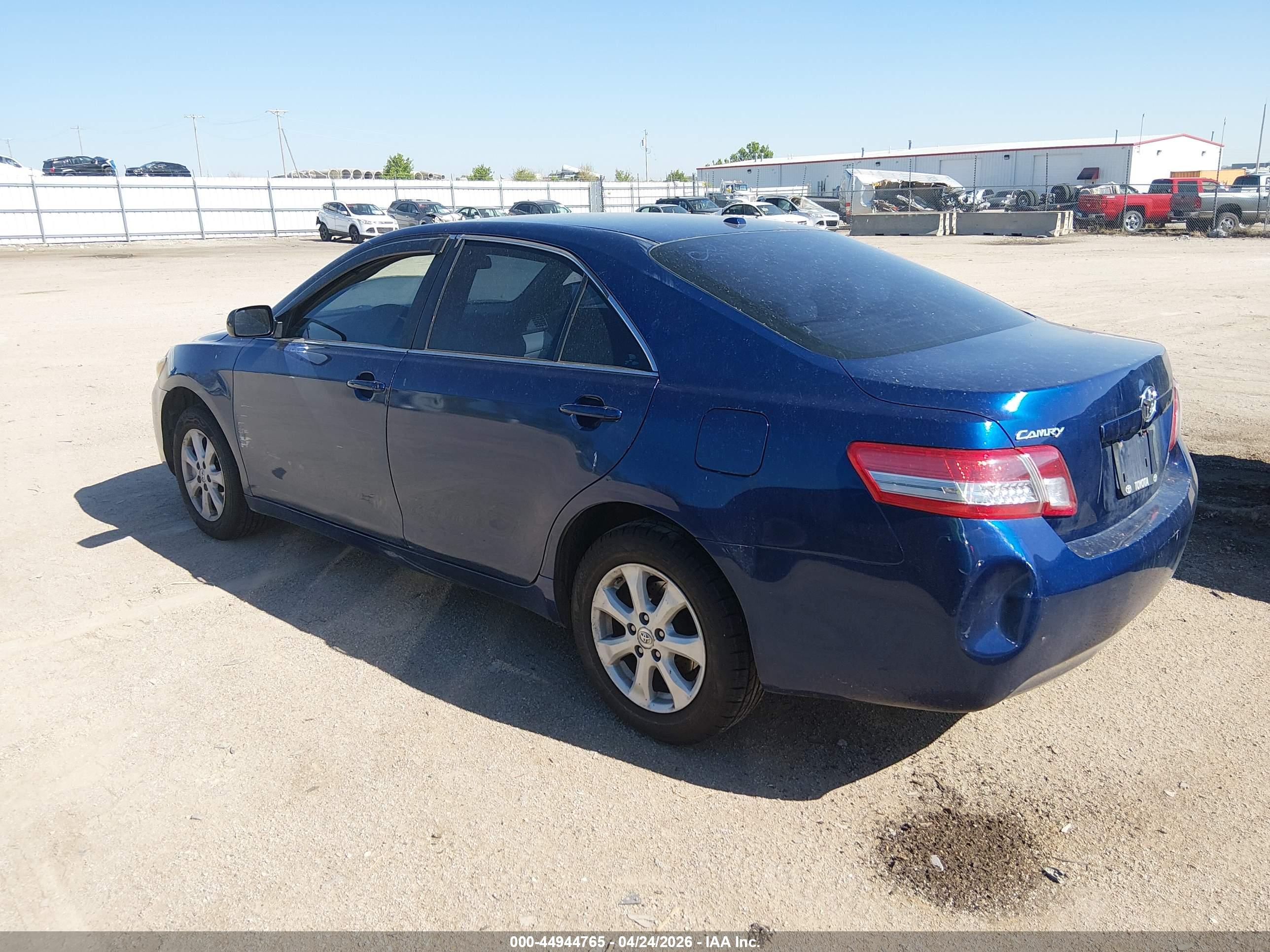 TOYOTA CAMRY image 3
