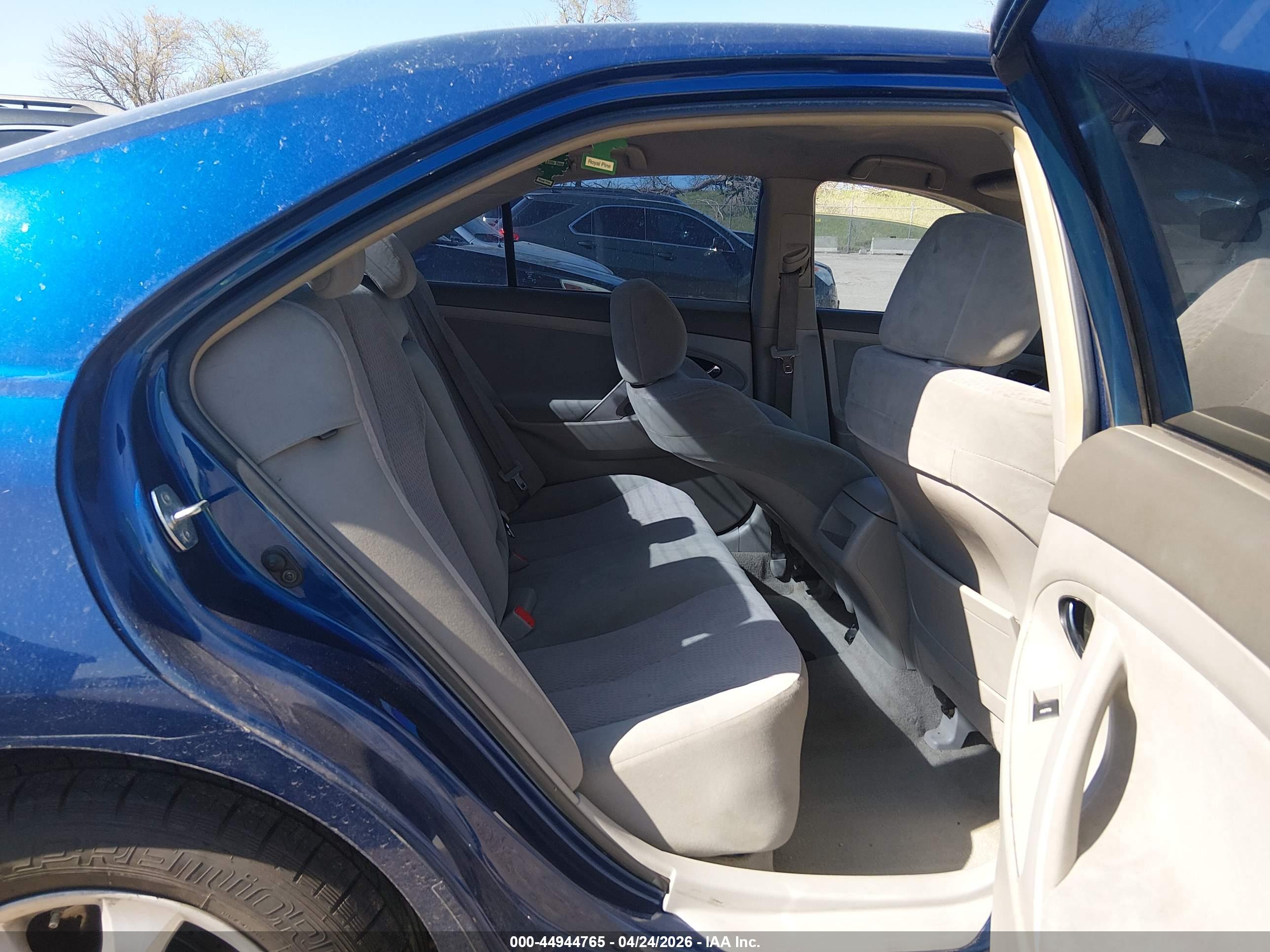 TOYOTA CAMRY image 8
