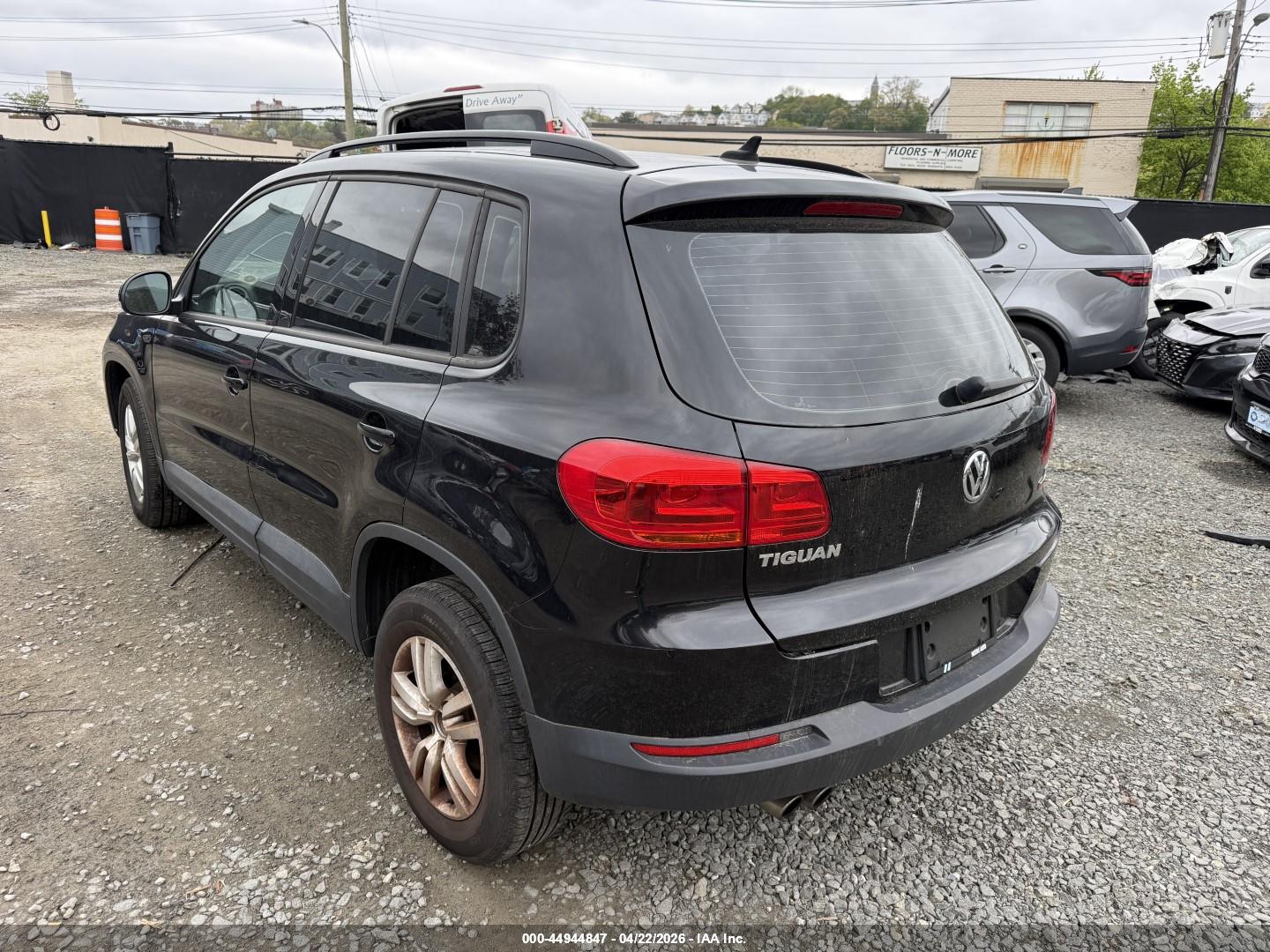 VOLKSWAGEN TIGUAN image 3