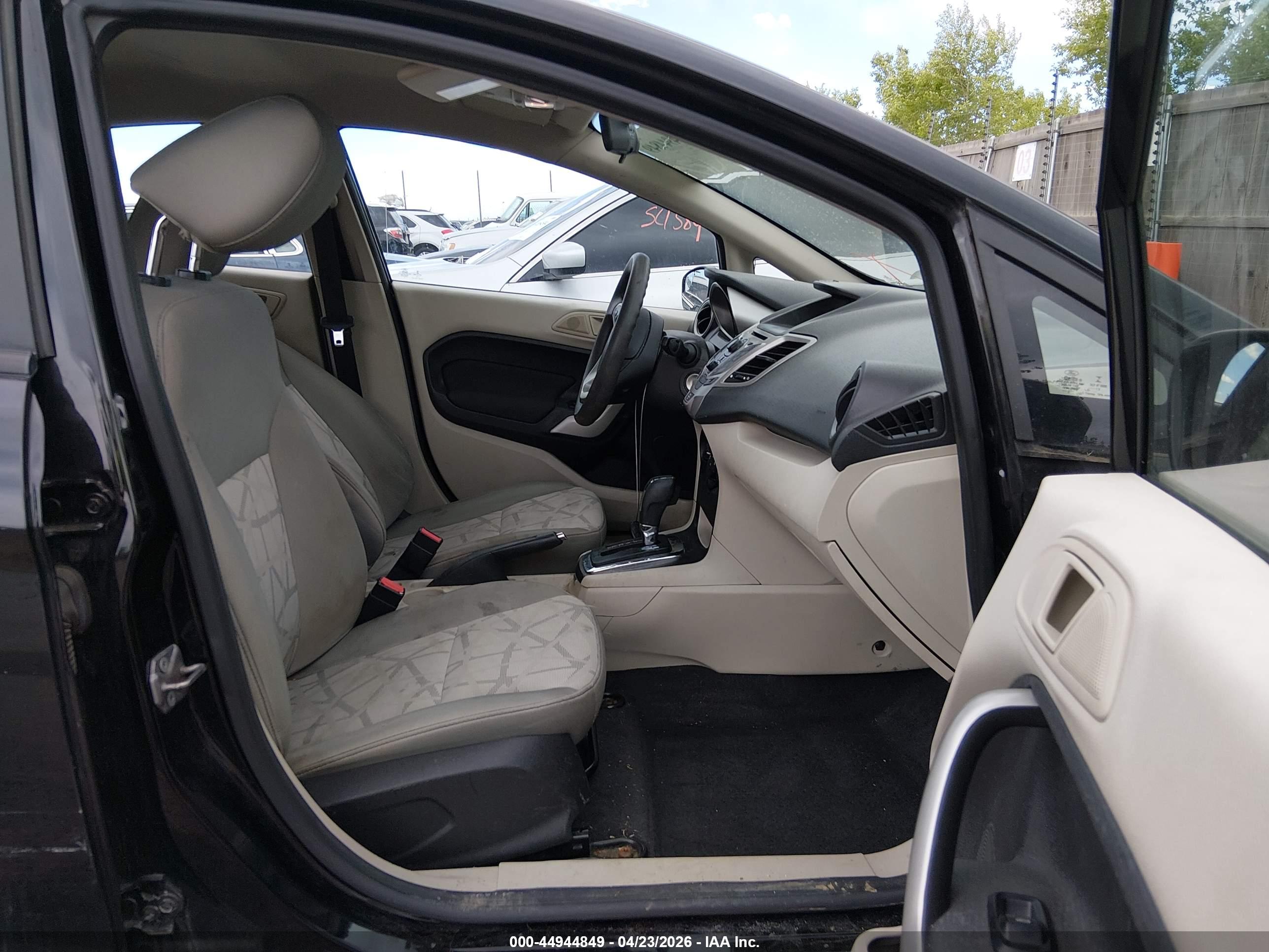 FORD FIESTA image 5