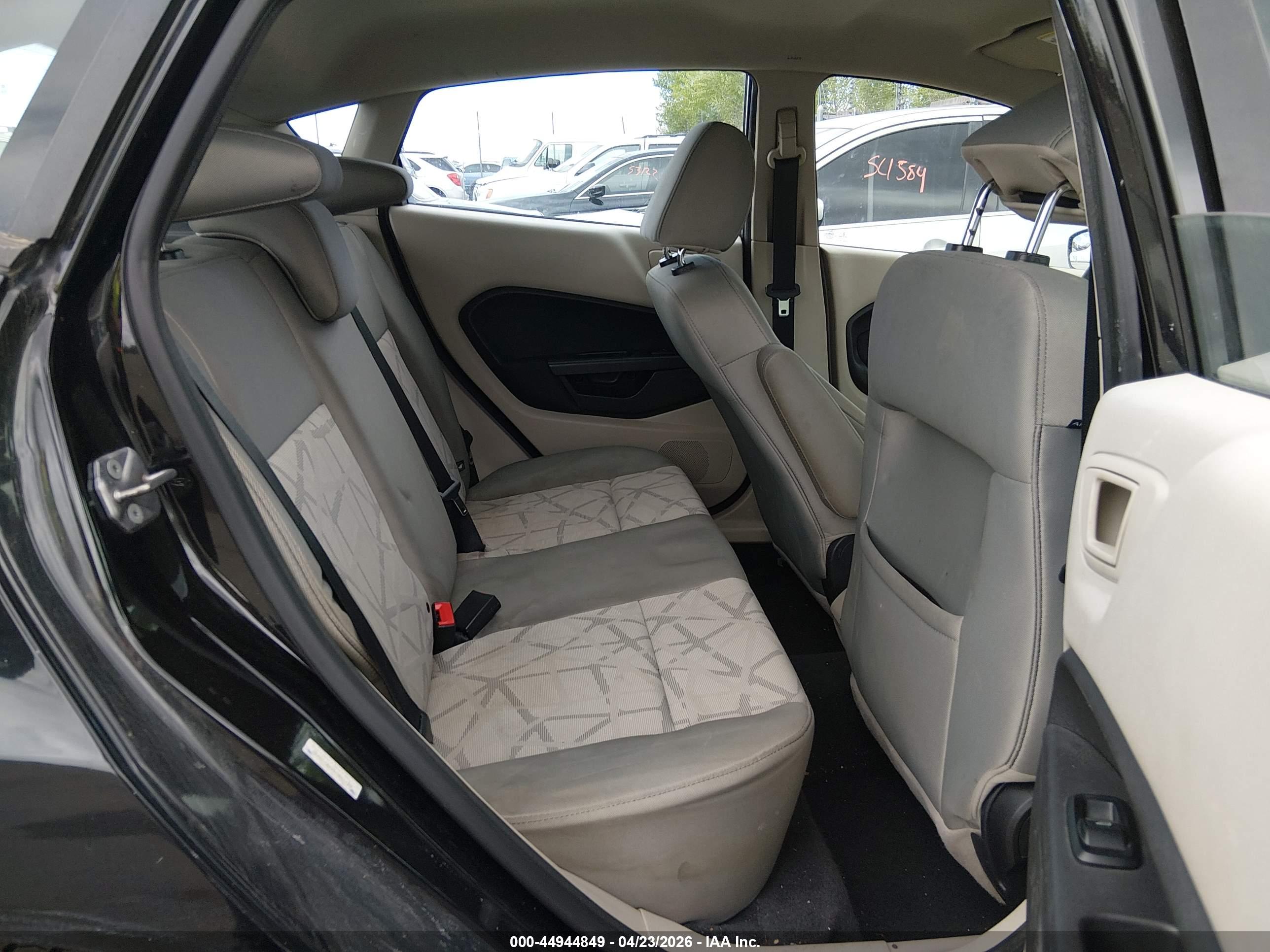 FORD FIESTA image 8