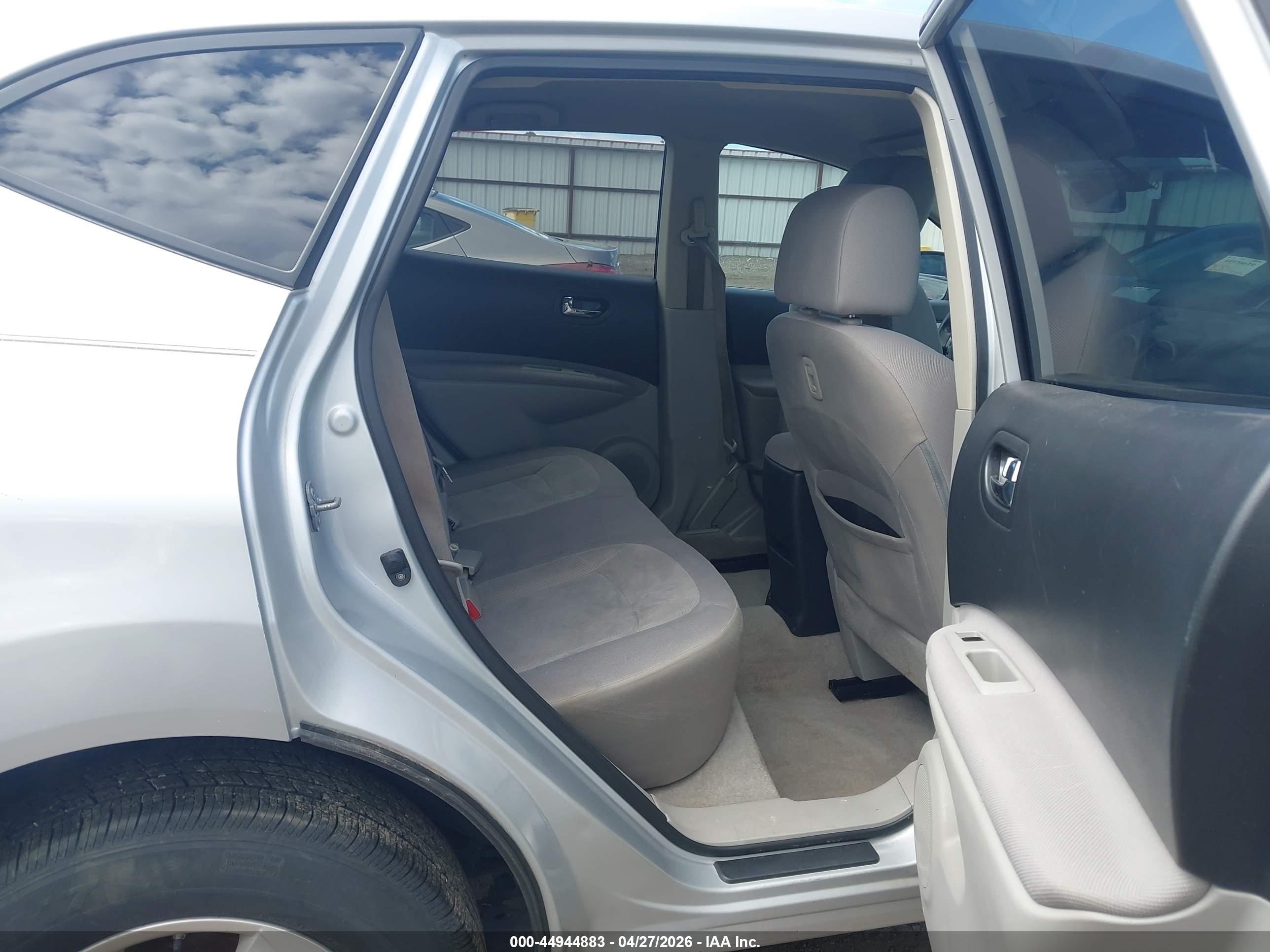 NISSAN ROGUE image 8