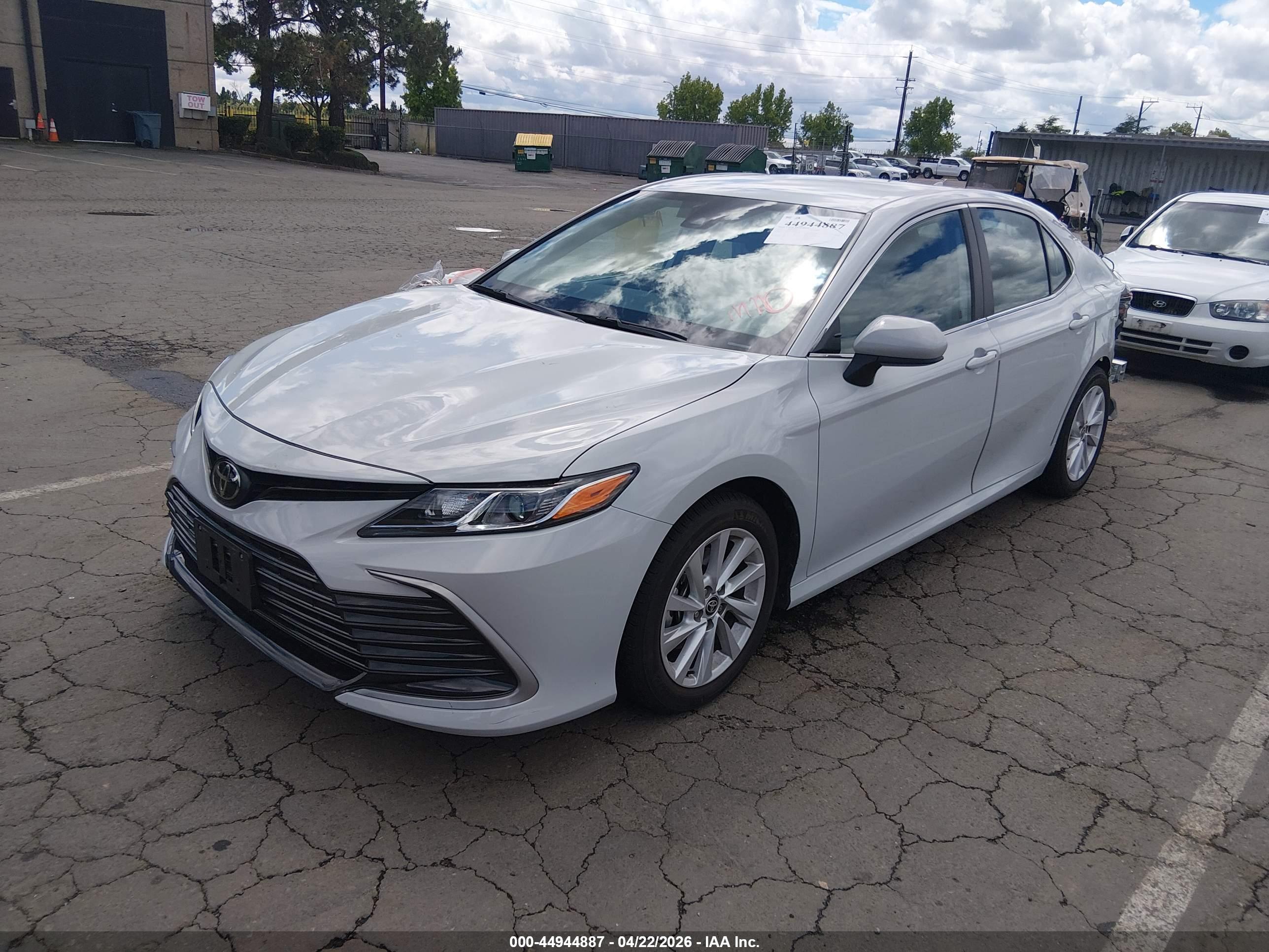 TOYOTA CAMRY image 2