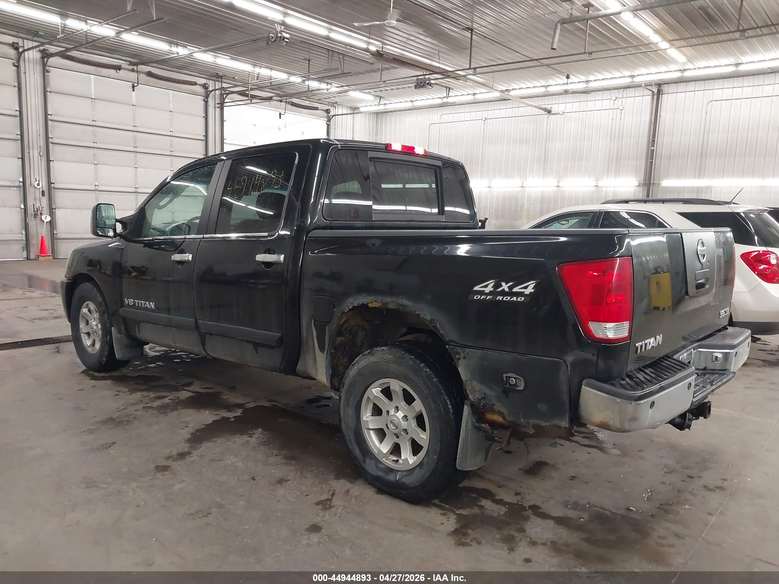 NISSAN TITAN image 3
