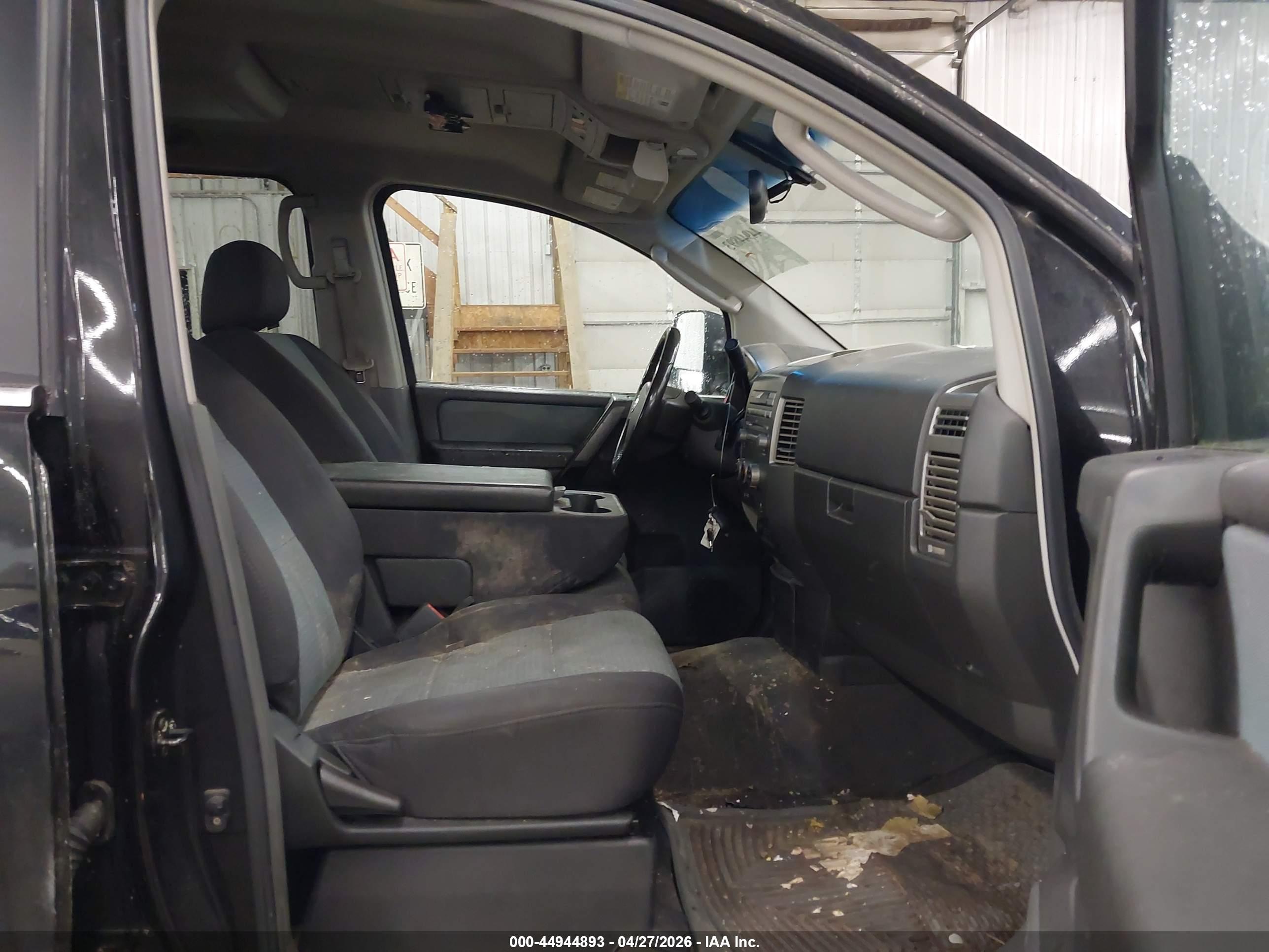 NISSAN TITAN image 5