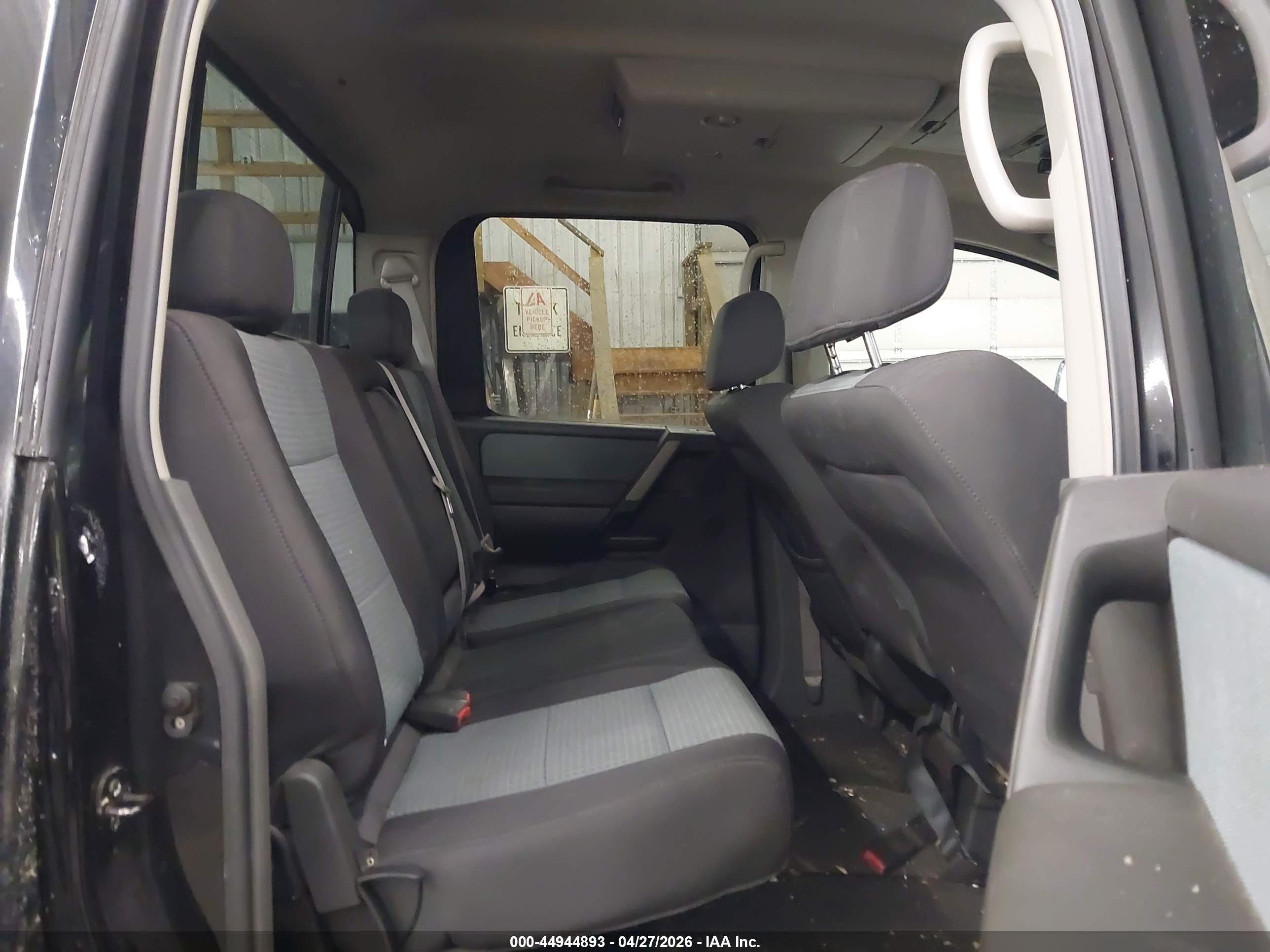 NISSAN TITAN image 8