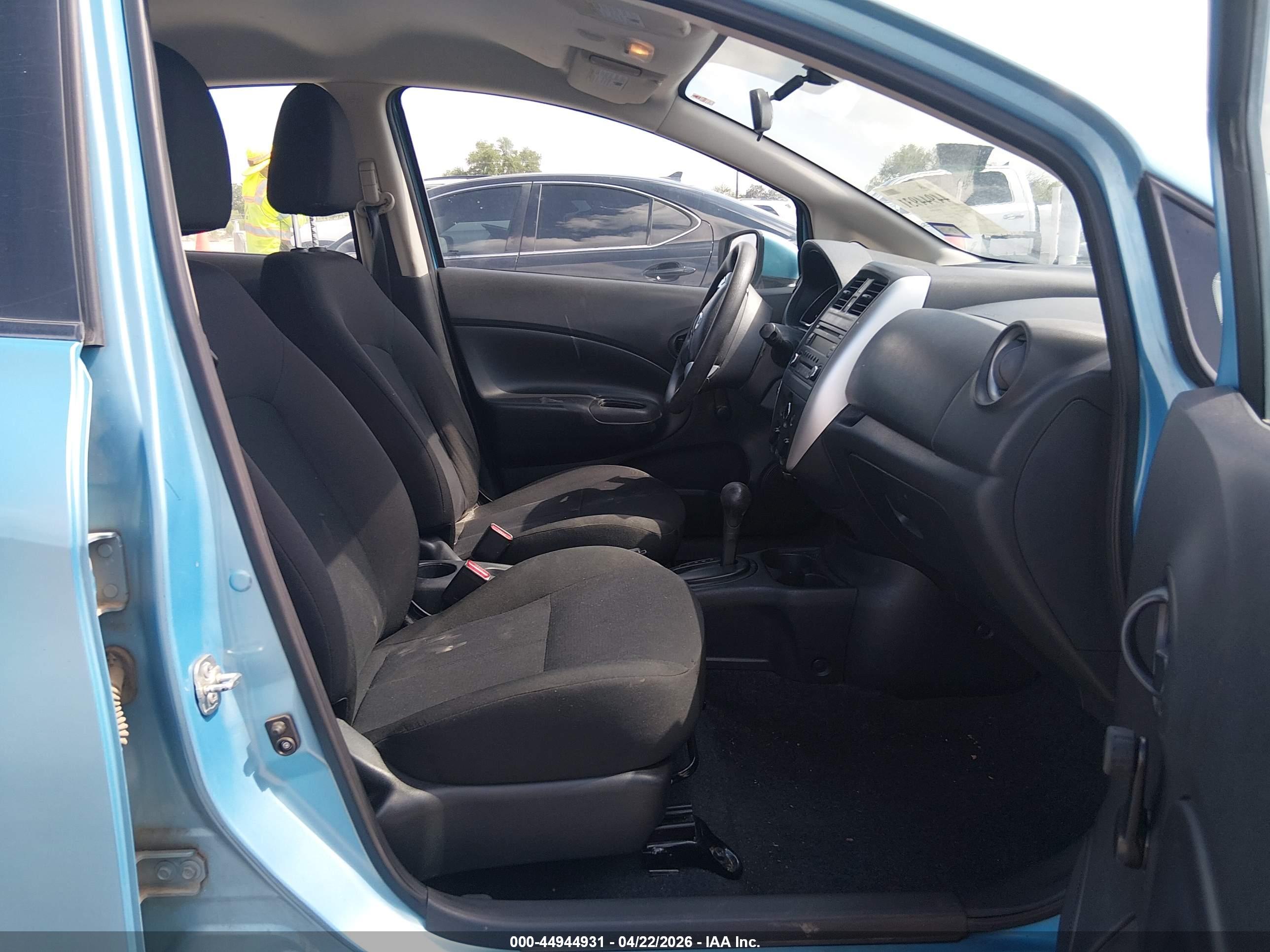 NISSAN VERSA image 5