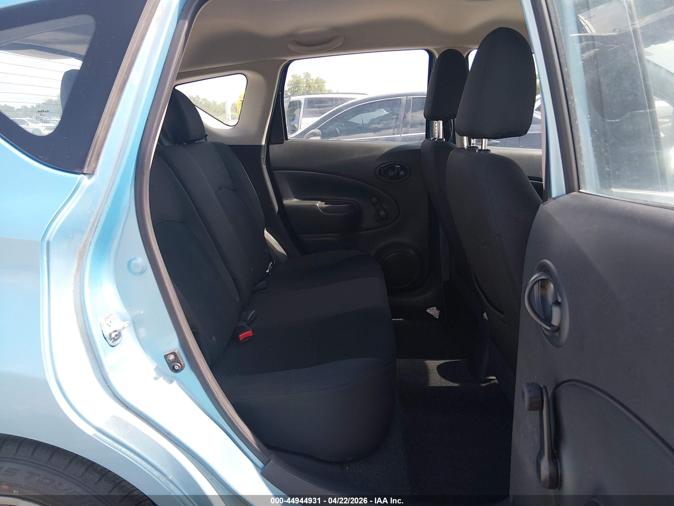 NISSAN VERSA image 8