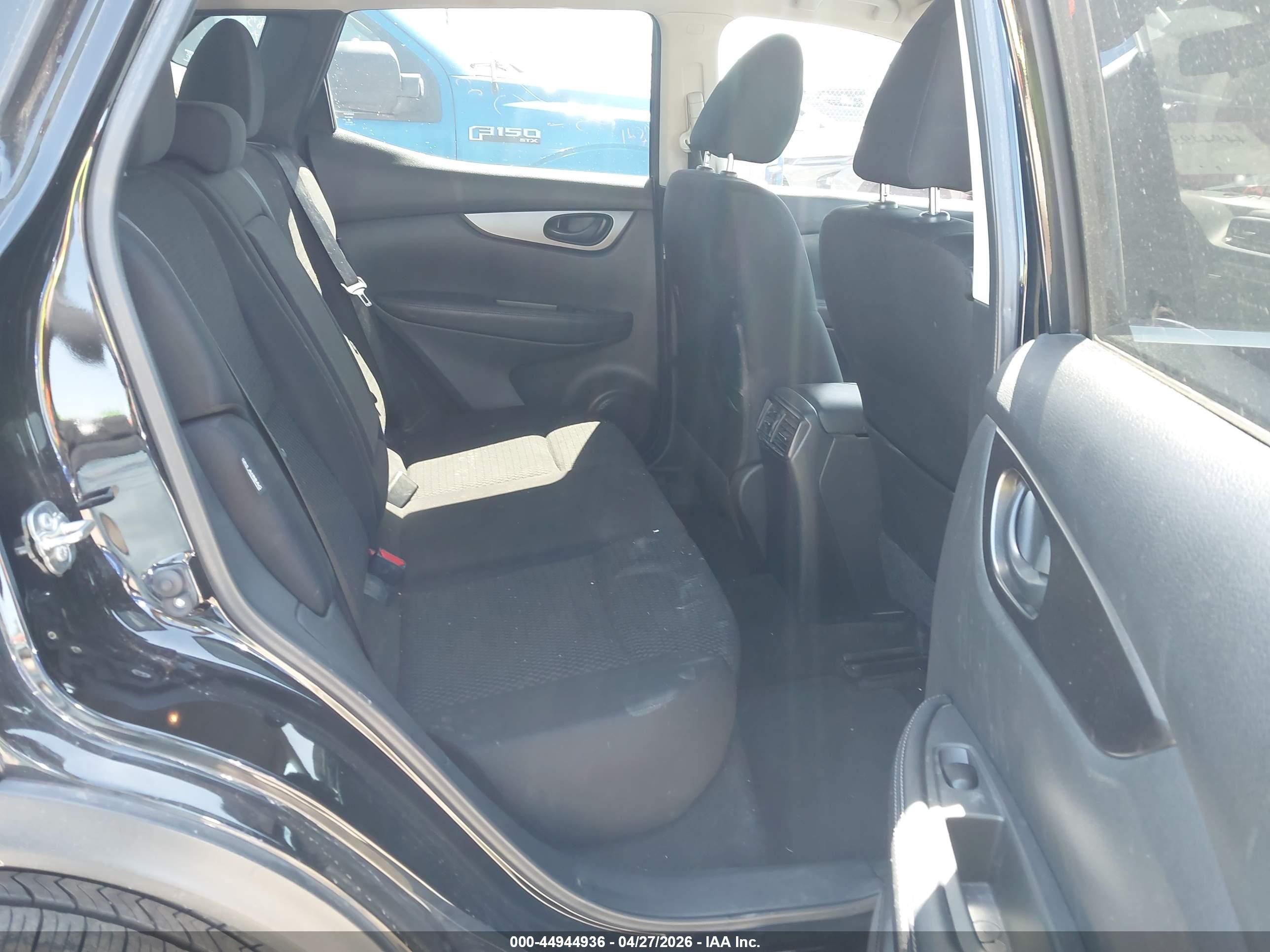 NISSAN ROGUE image 8