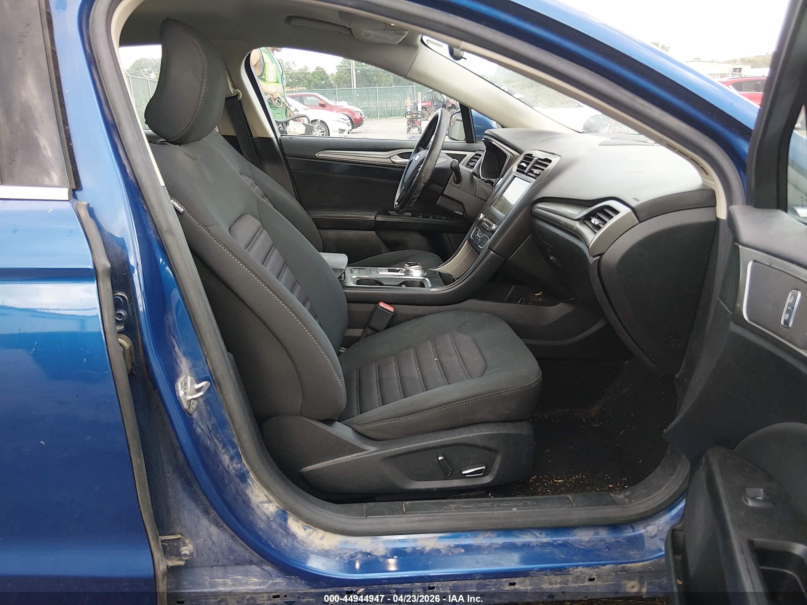 FORD FUSION image 5