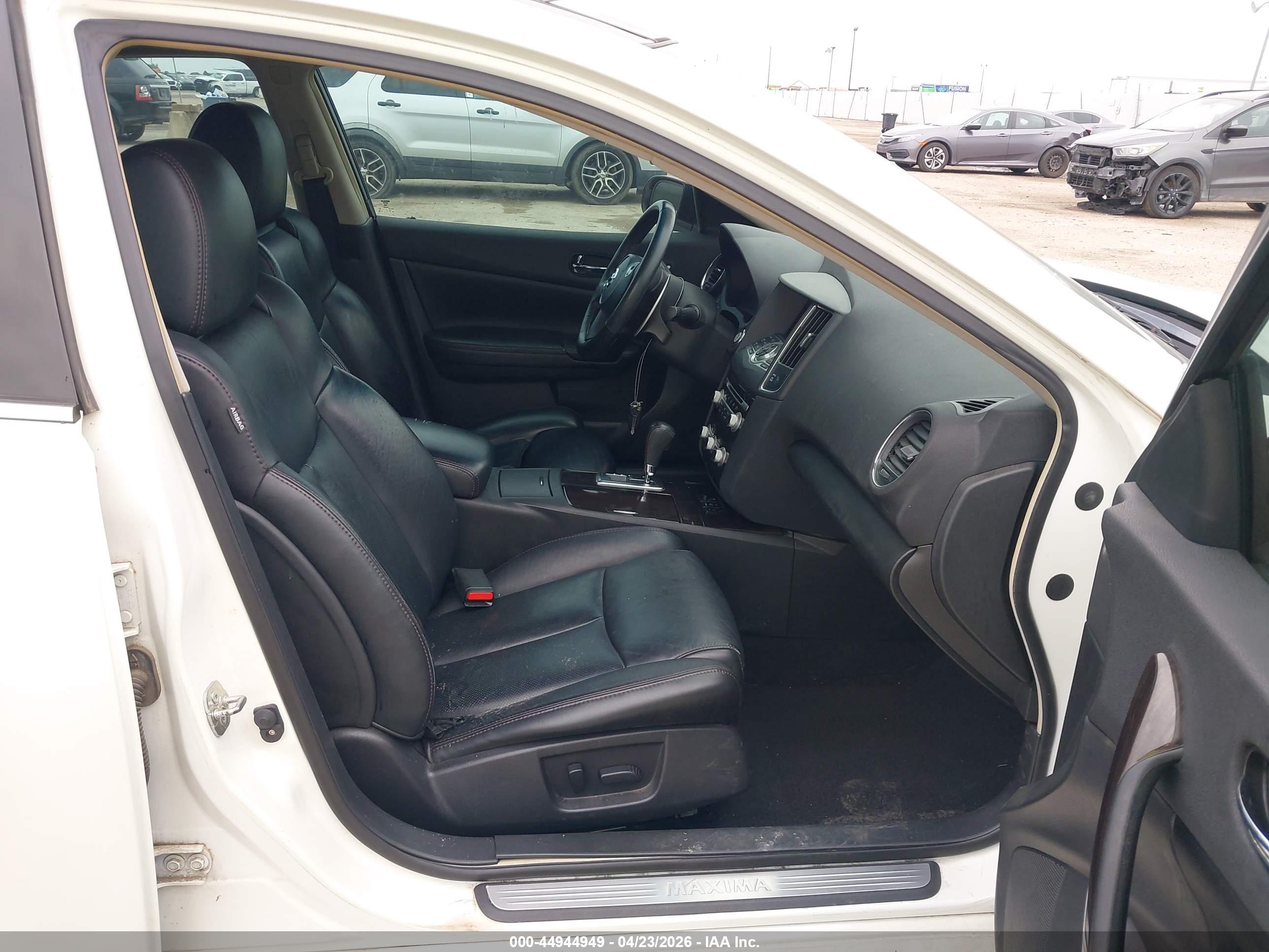 NISSAN MAXIMA image 5