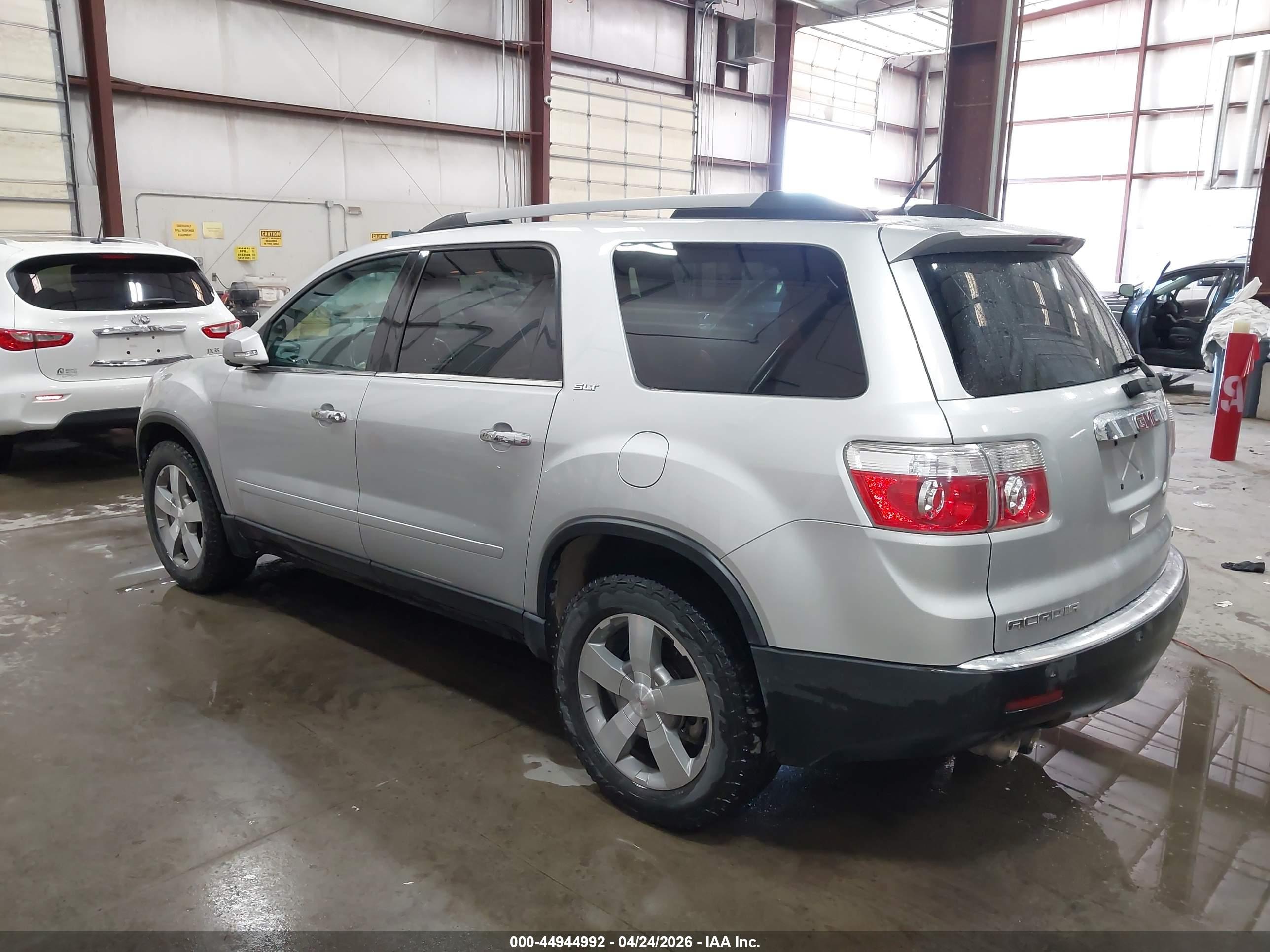 GMC ACADIA image 3