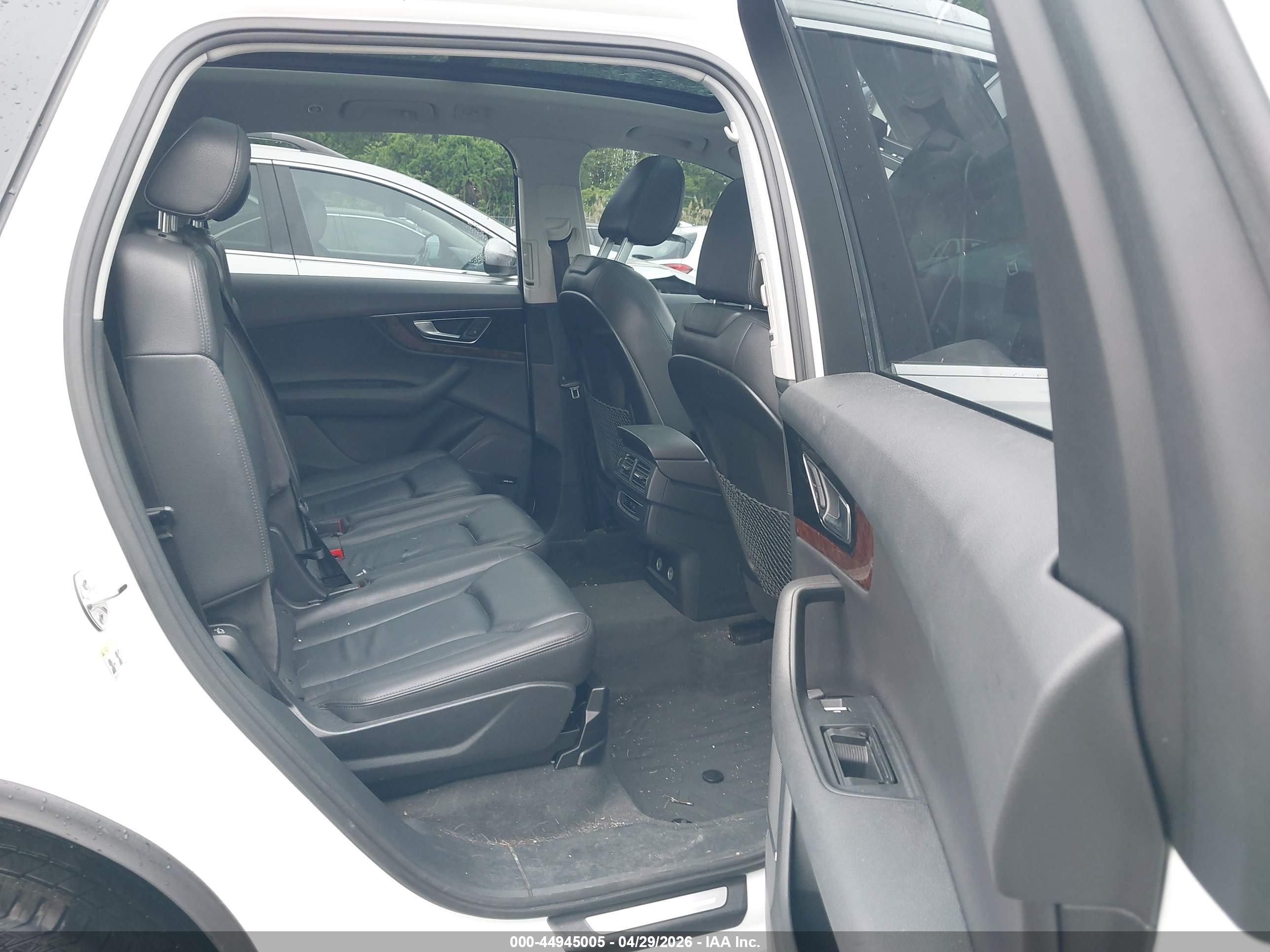 AUDI Q7 image 8