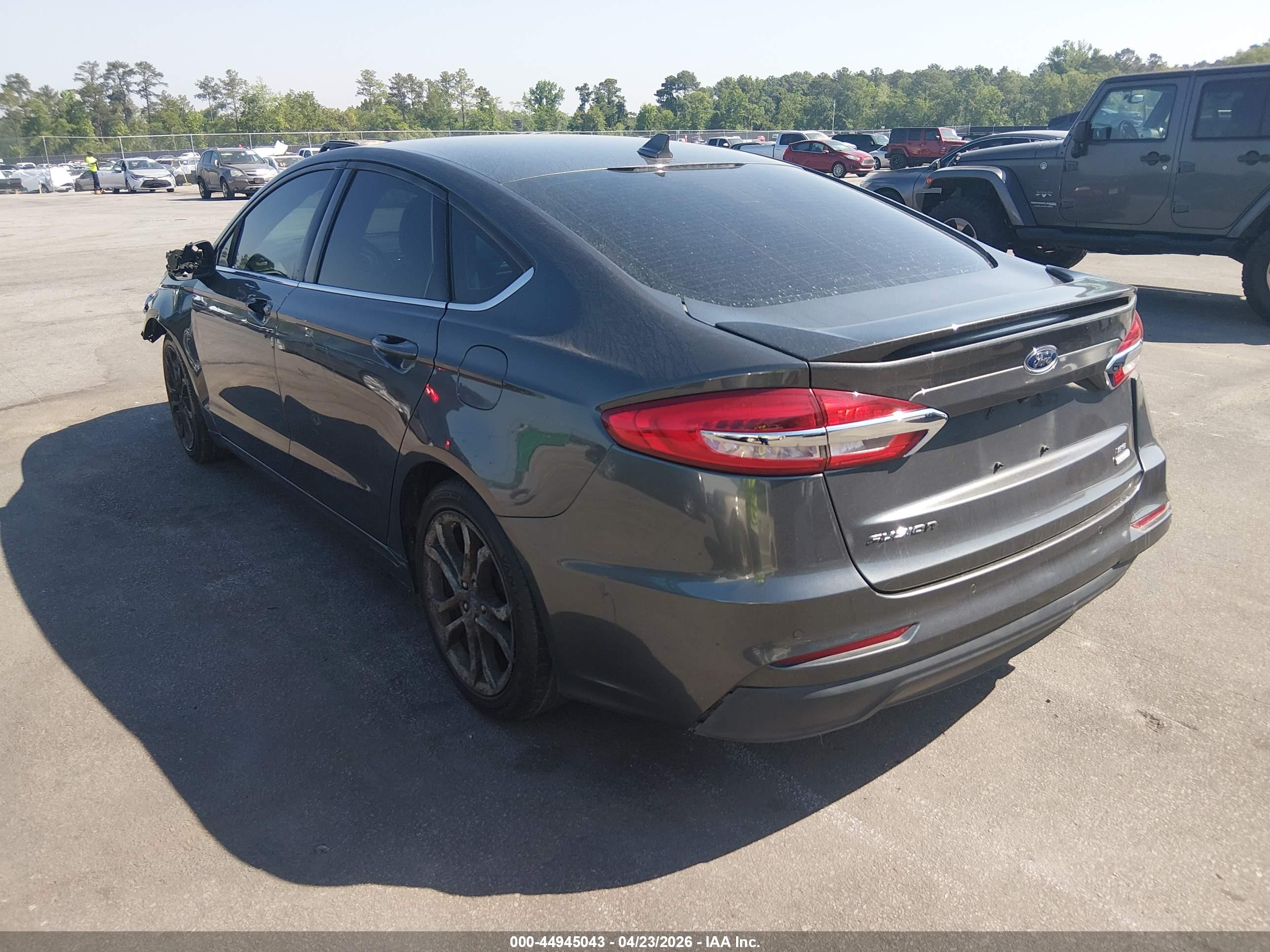 FORD FUSION image 3