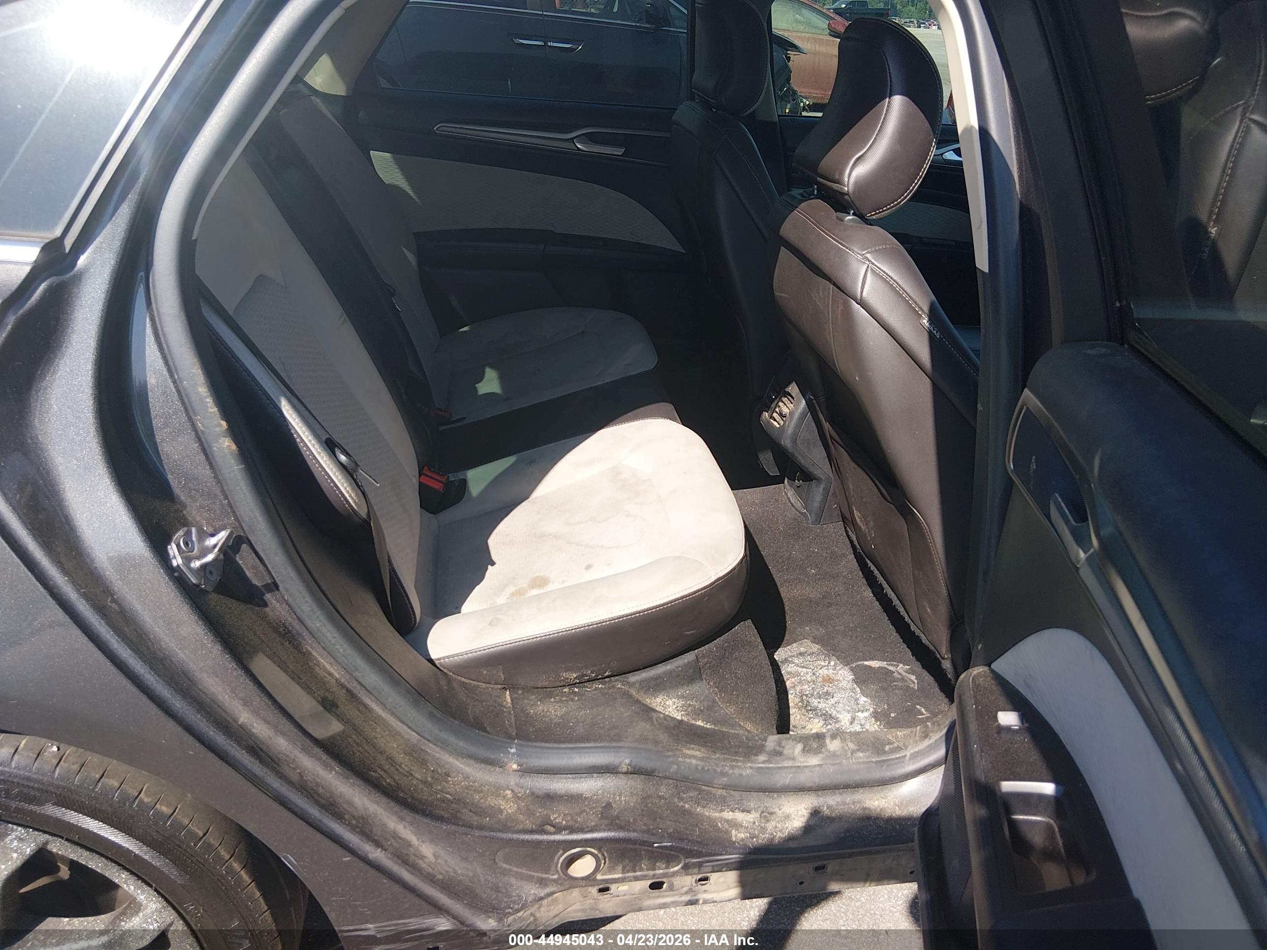 FORD FUSION image 8