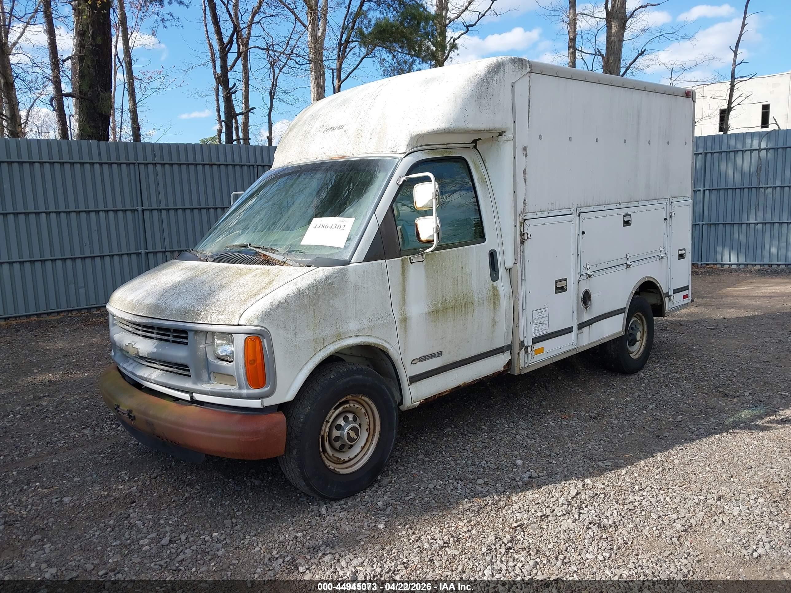 CHEVROLET EXPRESS image 2