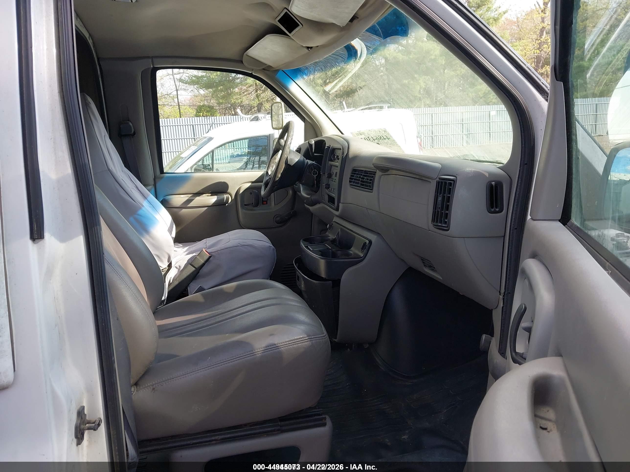 CHEVROLET EXPRESS image 8