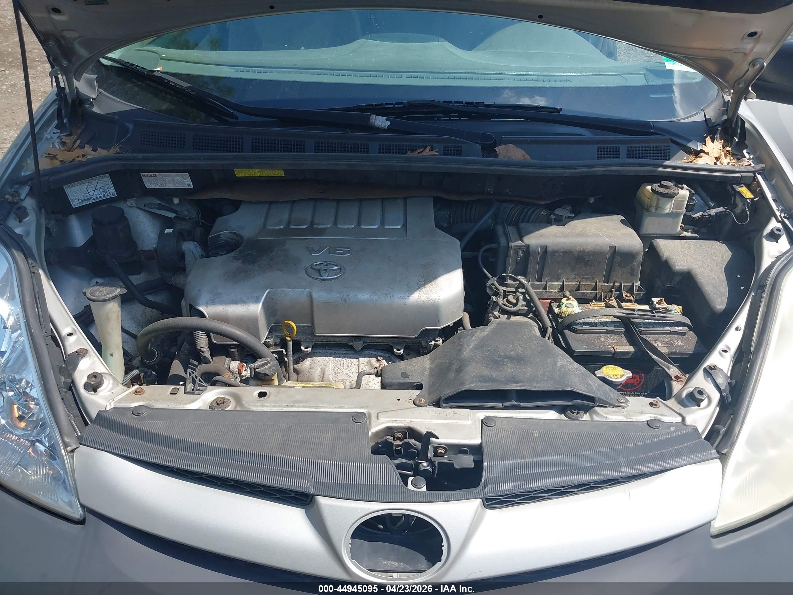 TOYOTA SIENNA image 10