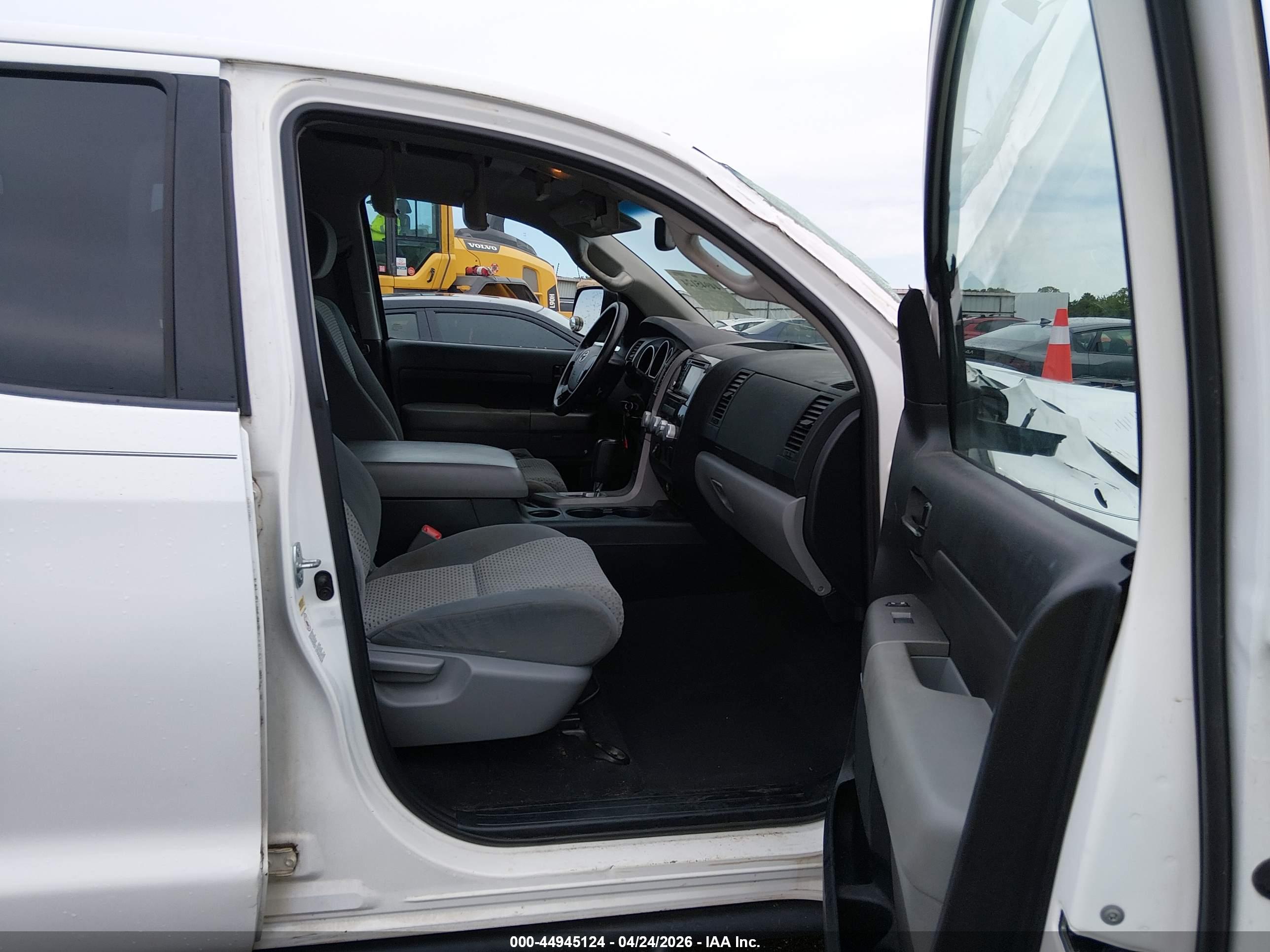 TOYOTA TUNDRA image 5