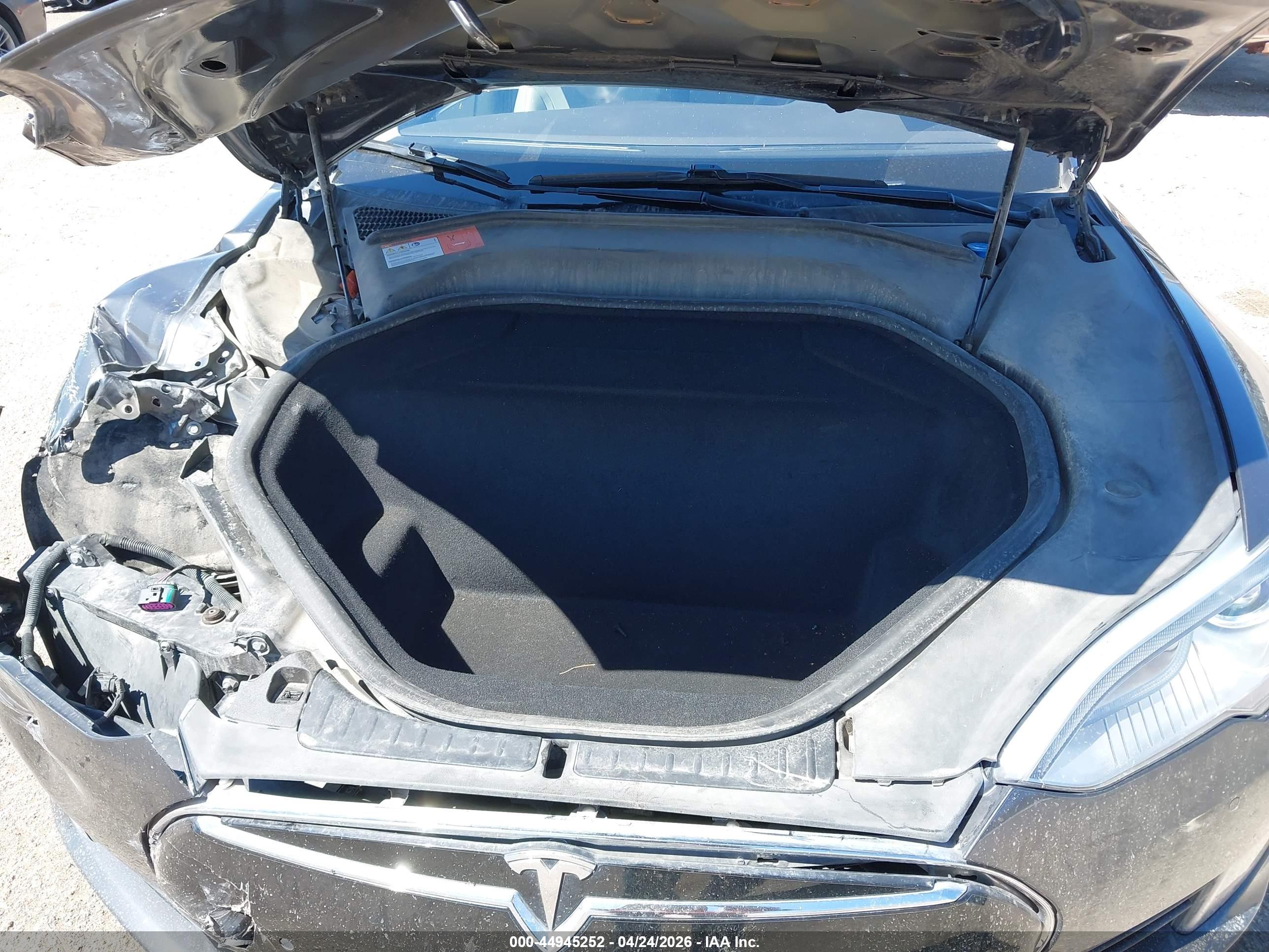 TESLA MODEL image 10