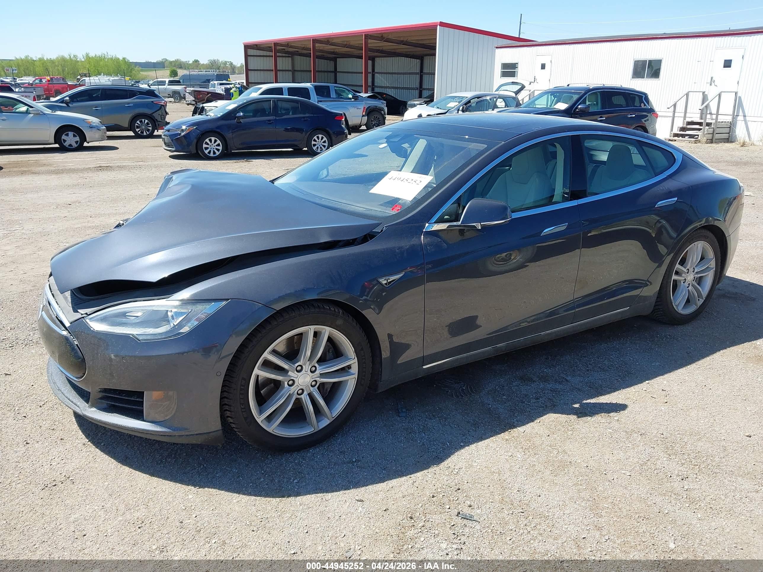 TESLA MODEL image 2