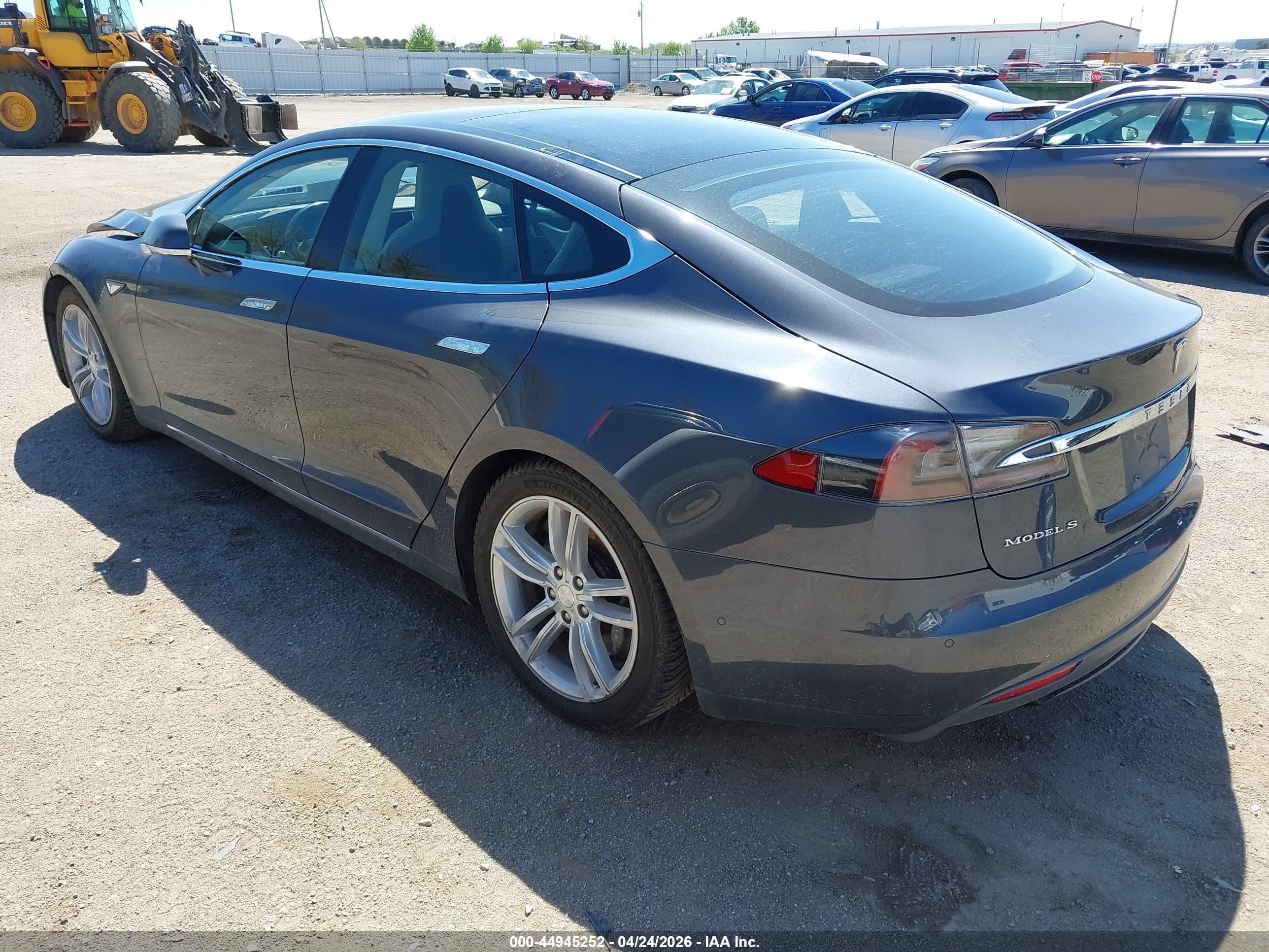 TESLA MODEL image 3