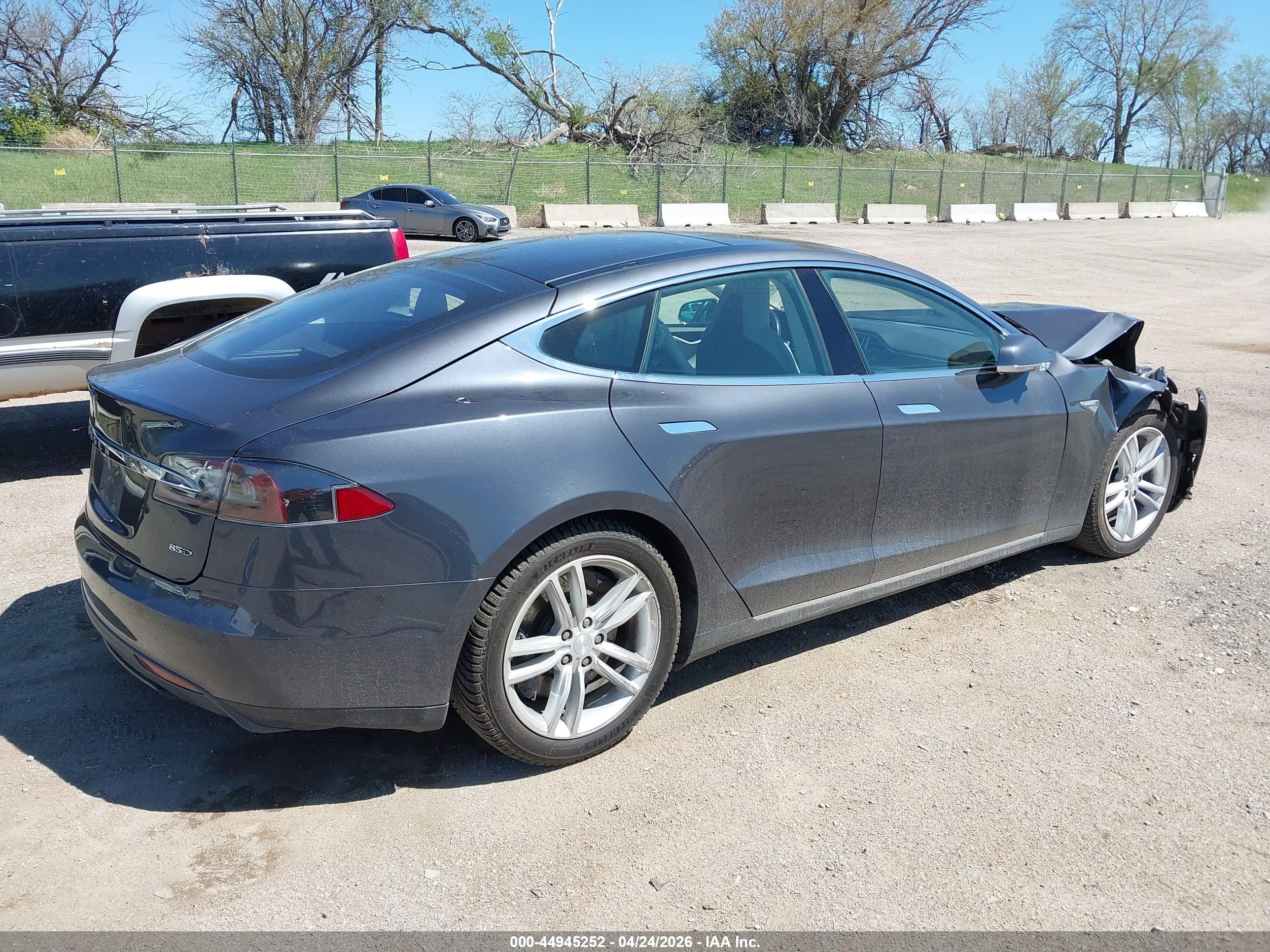 TESLA MODEL image 4