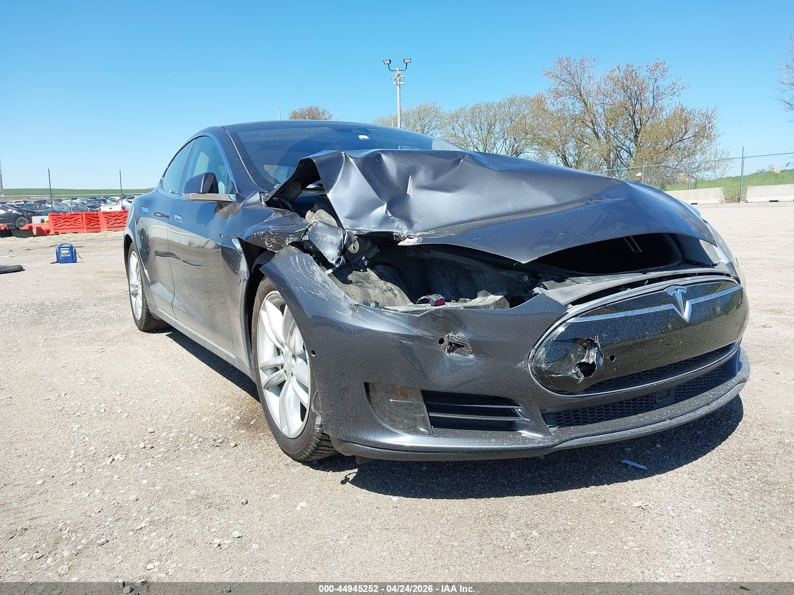 TESLA MODEL image 6