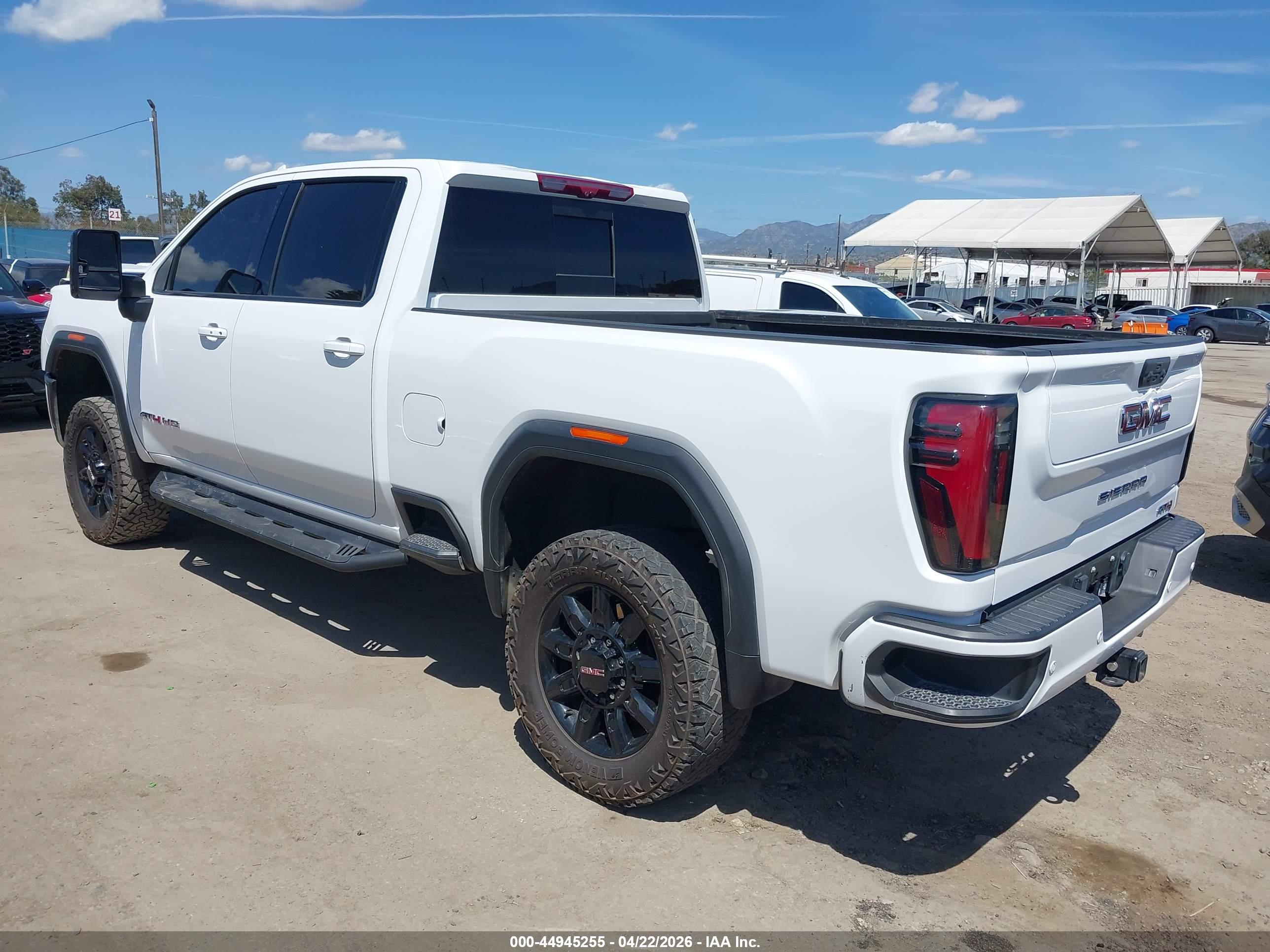 GMC SIERRA image 3
