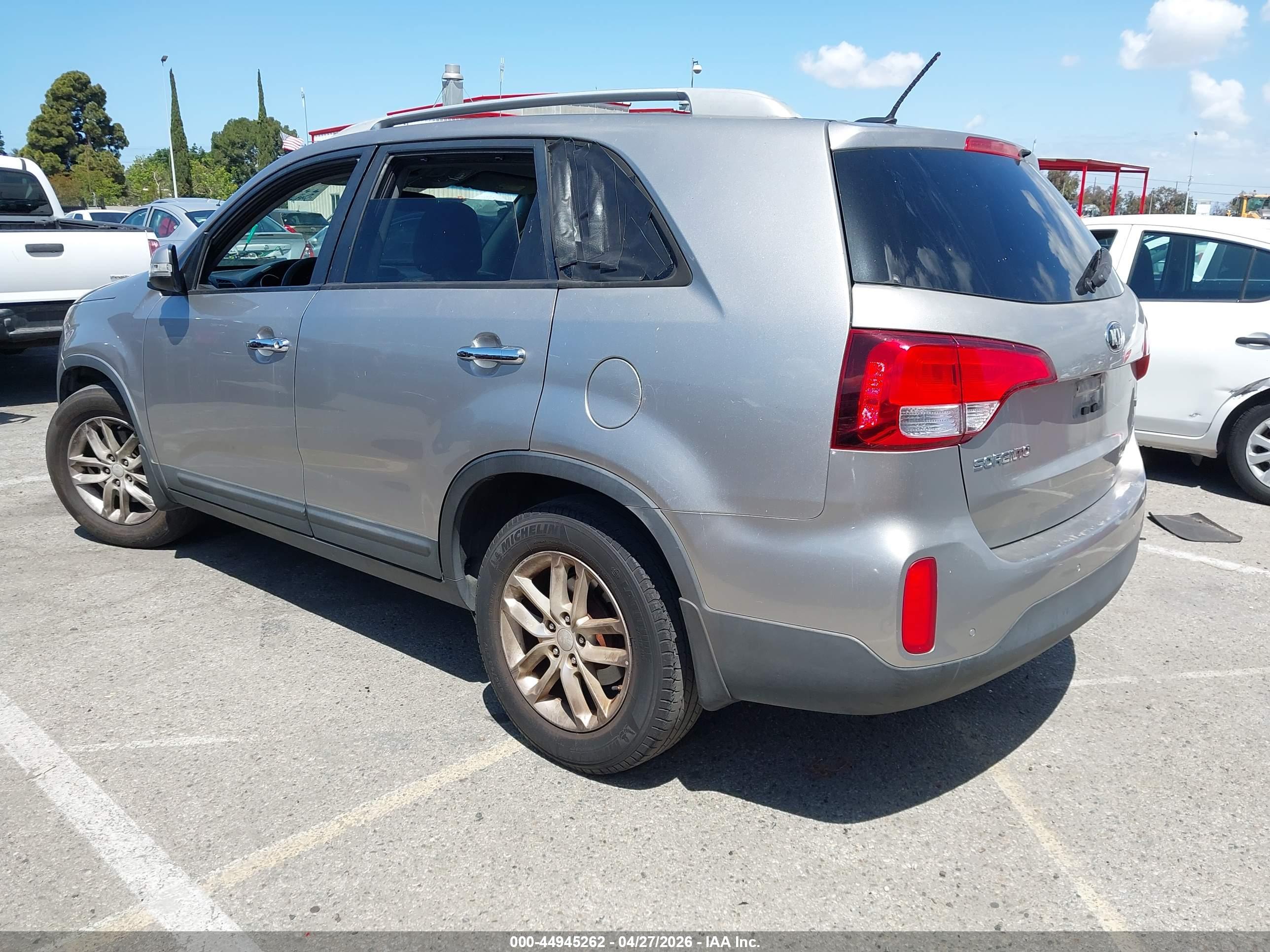 KIA SORENTO image 3